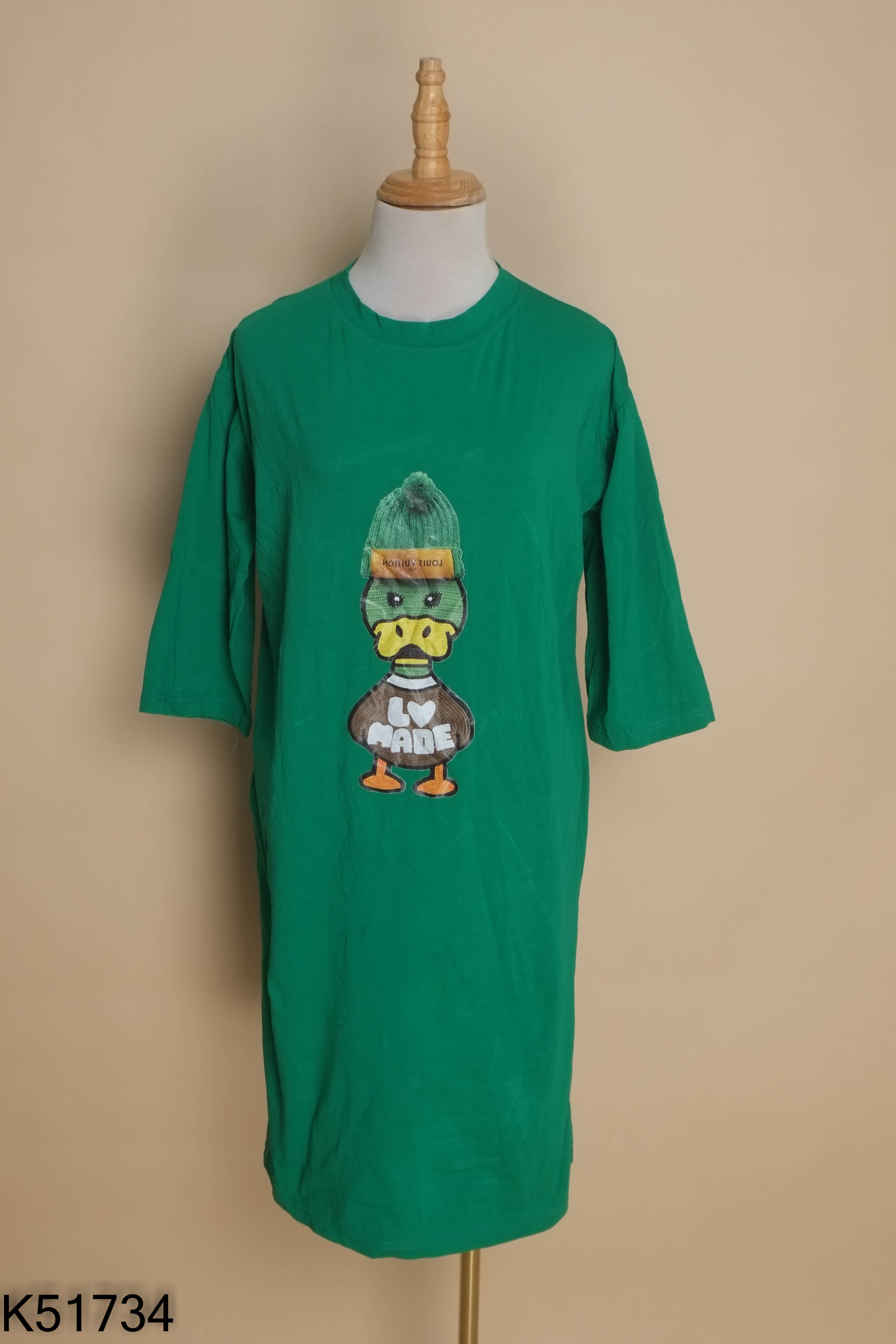 Váy xanh lá in hình vịt