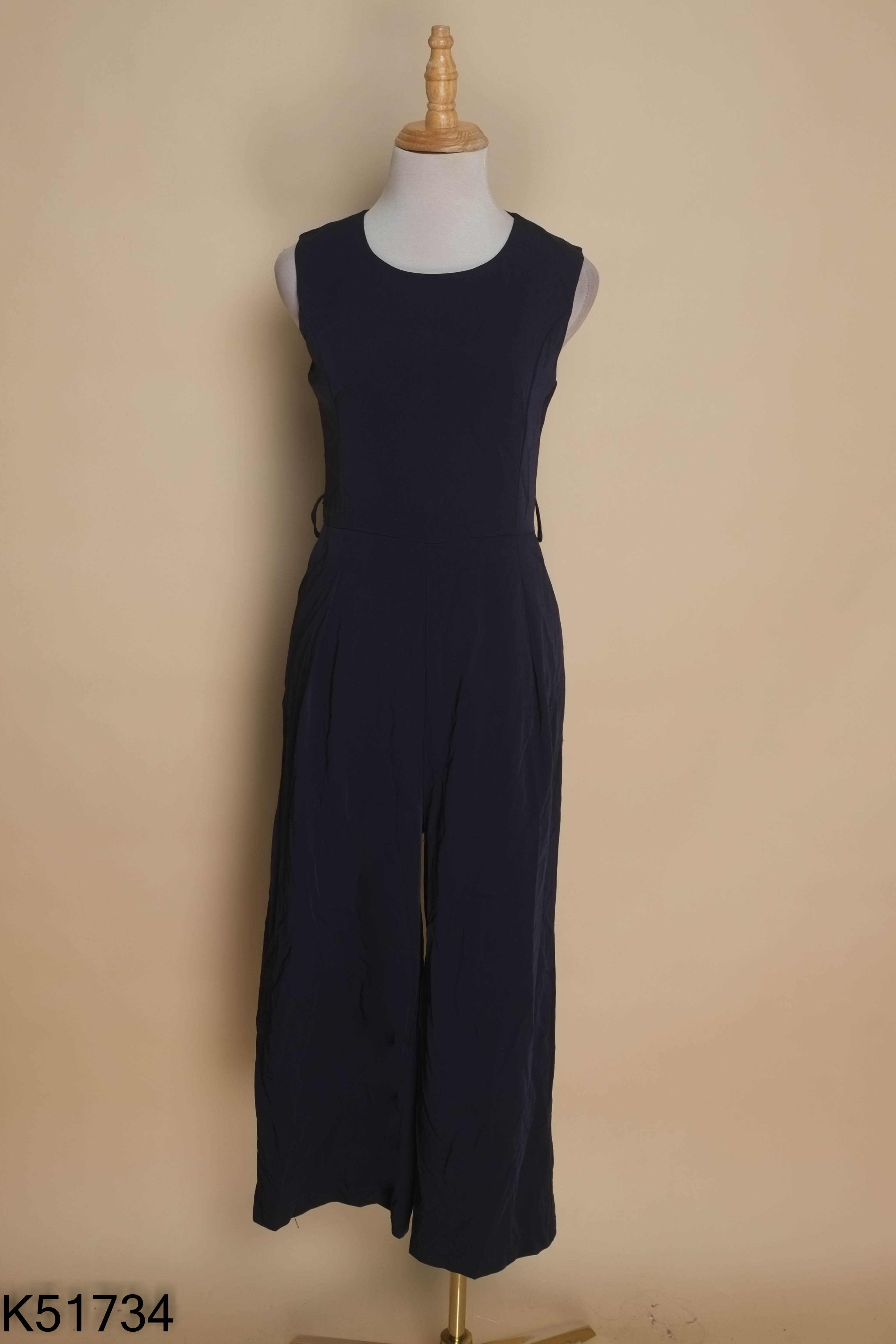 Jumpsuit xanh than cổ tròn