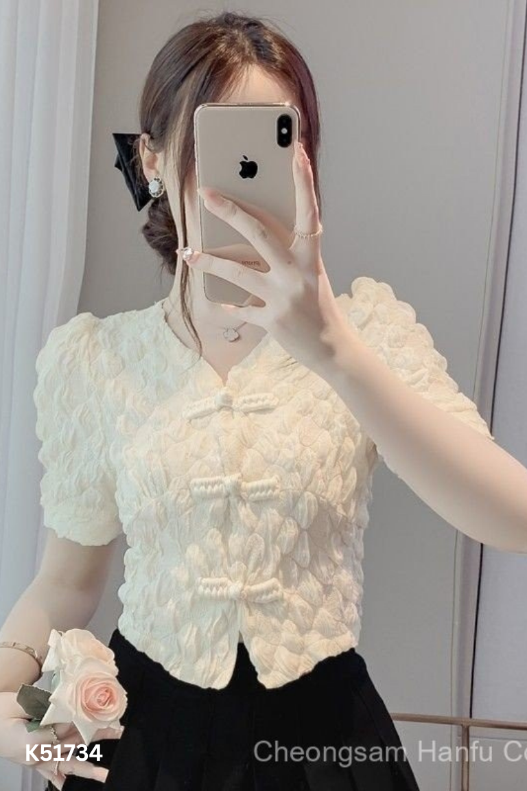 Áo trắng dáng lửng cúc tàu