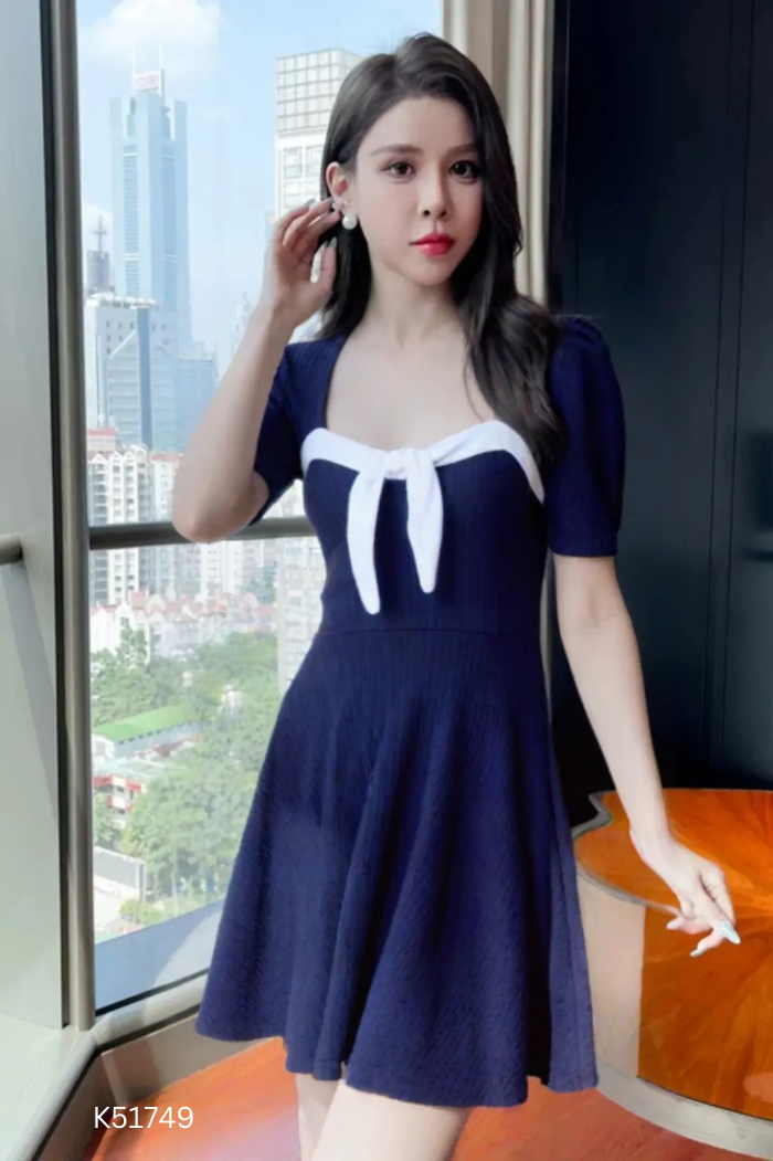 Váy xanh hở lưng