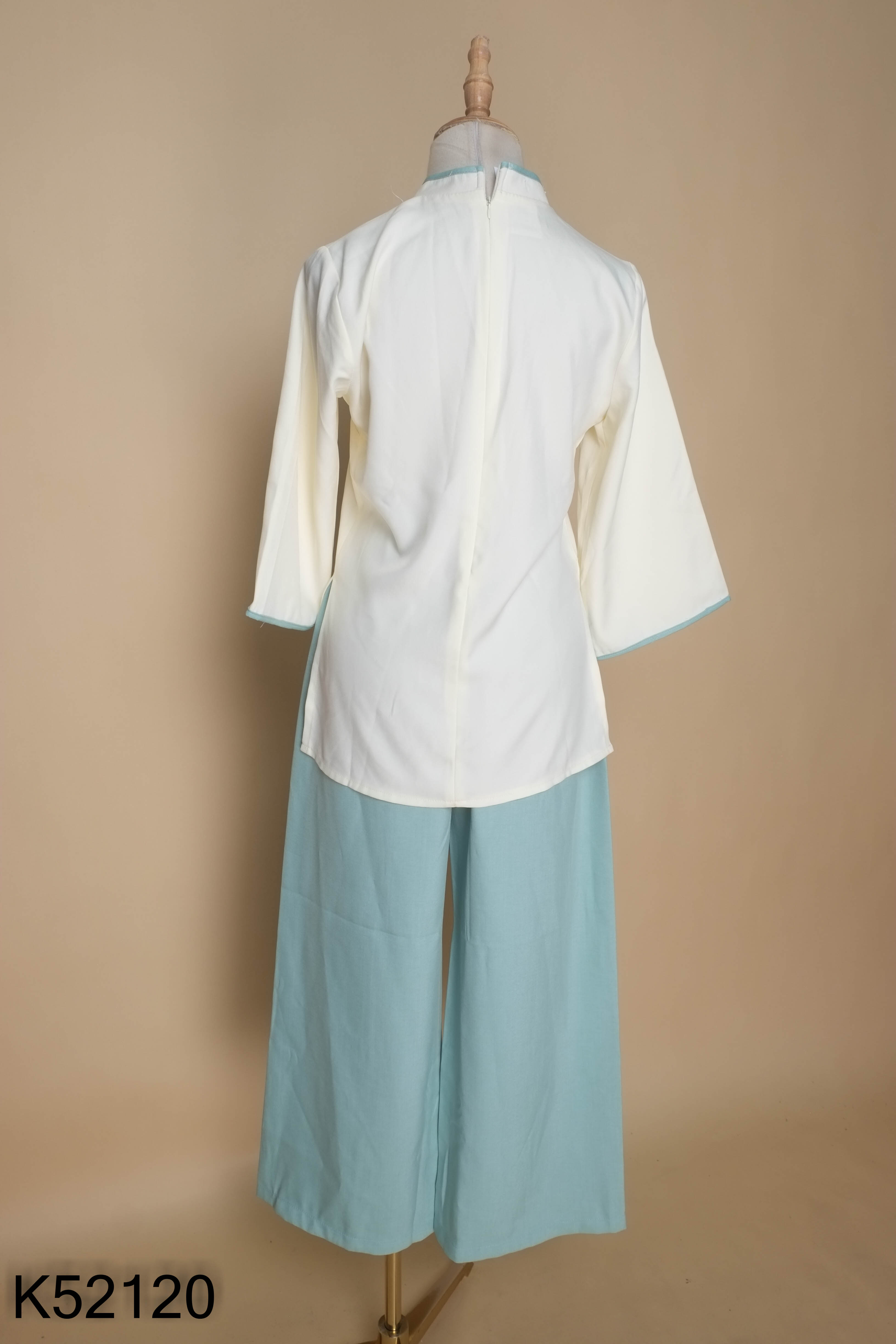 SET áo kem thêu hoa+ quần xanh