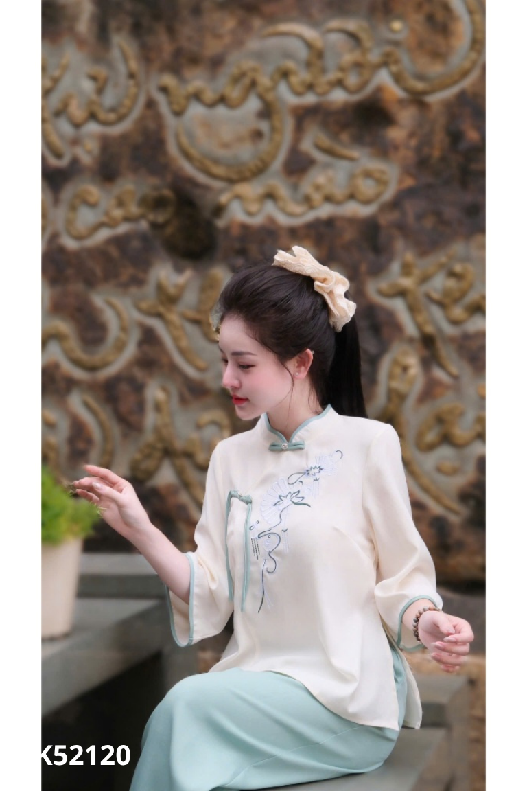 SET áo kem thêu hoa+ quần xanh