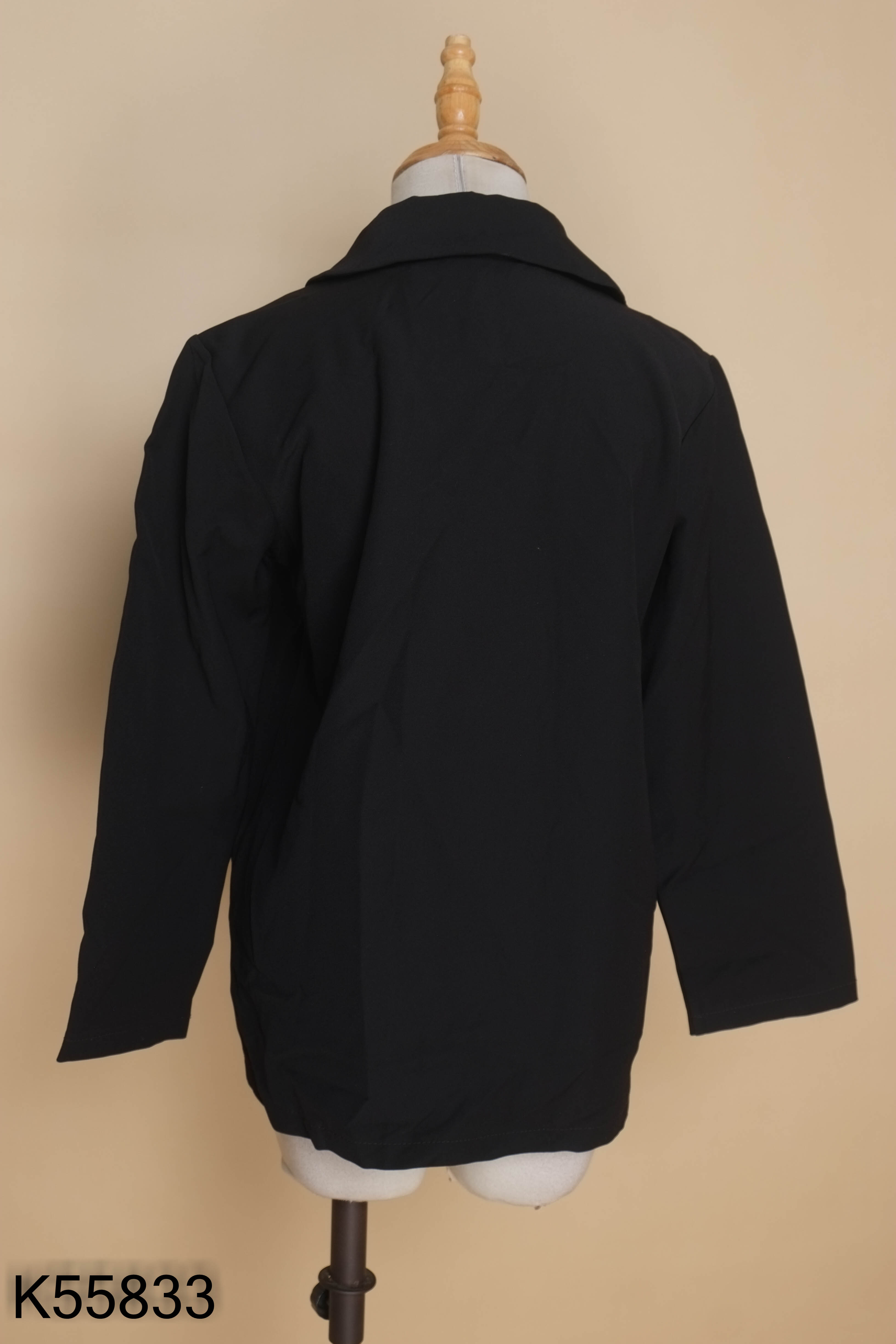 Áo blazer đen trơn phối túi