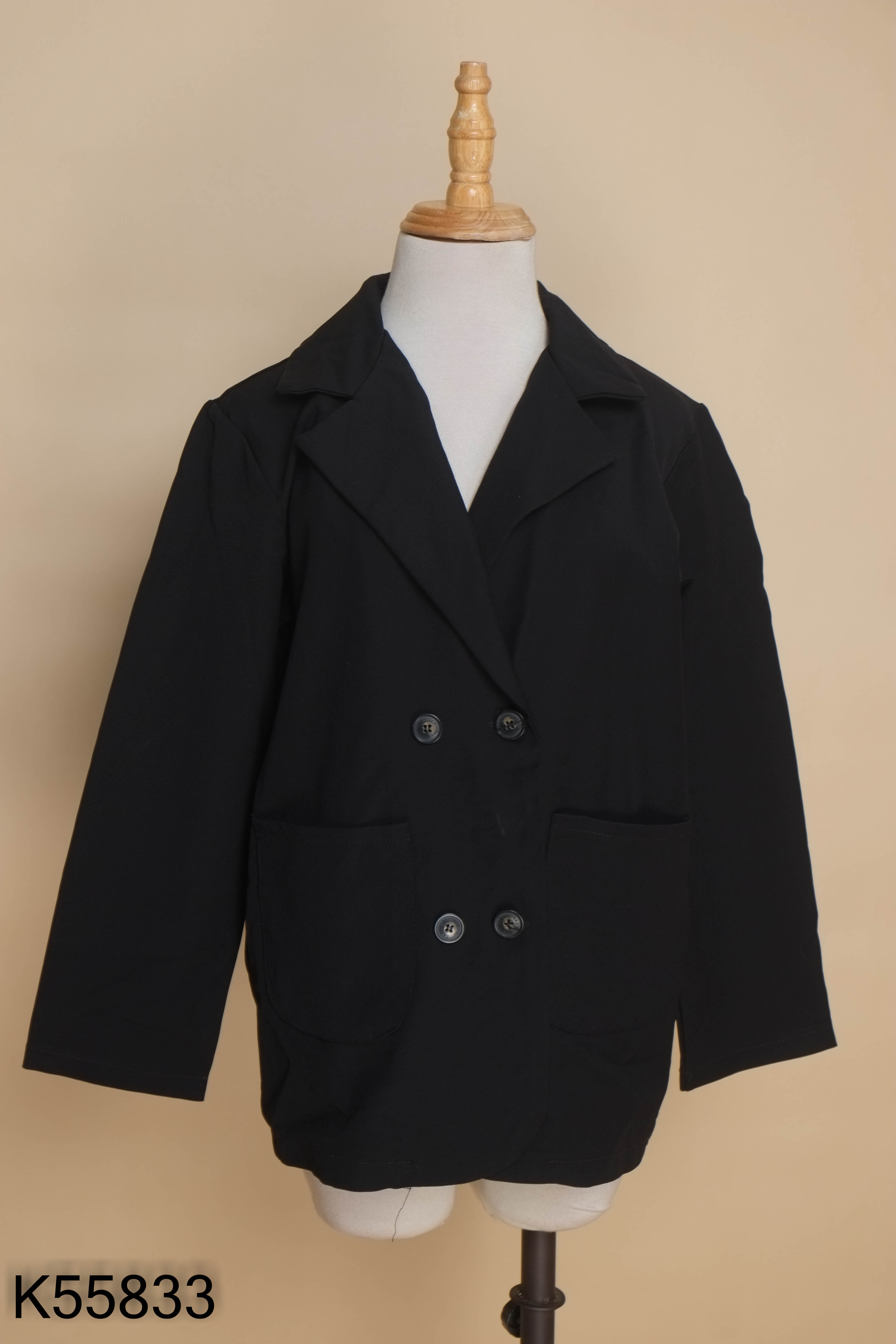 Áo blazer đen trơn phối túi