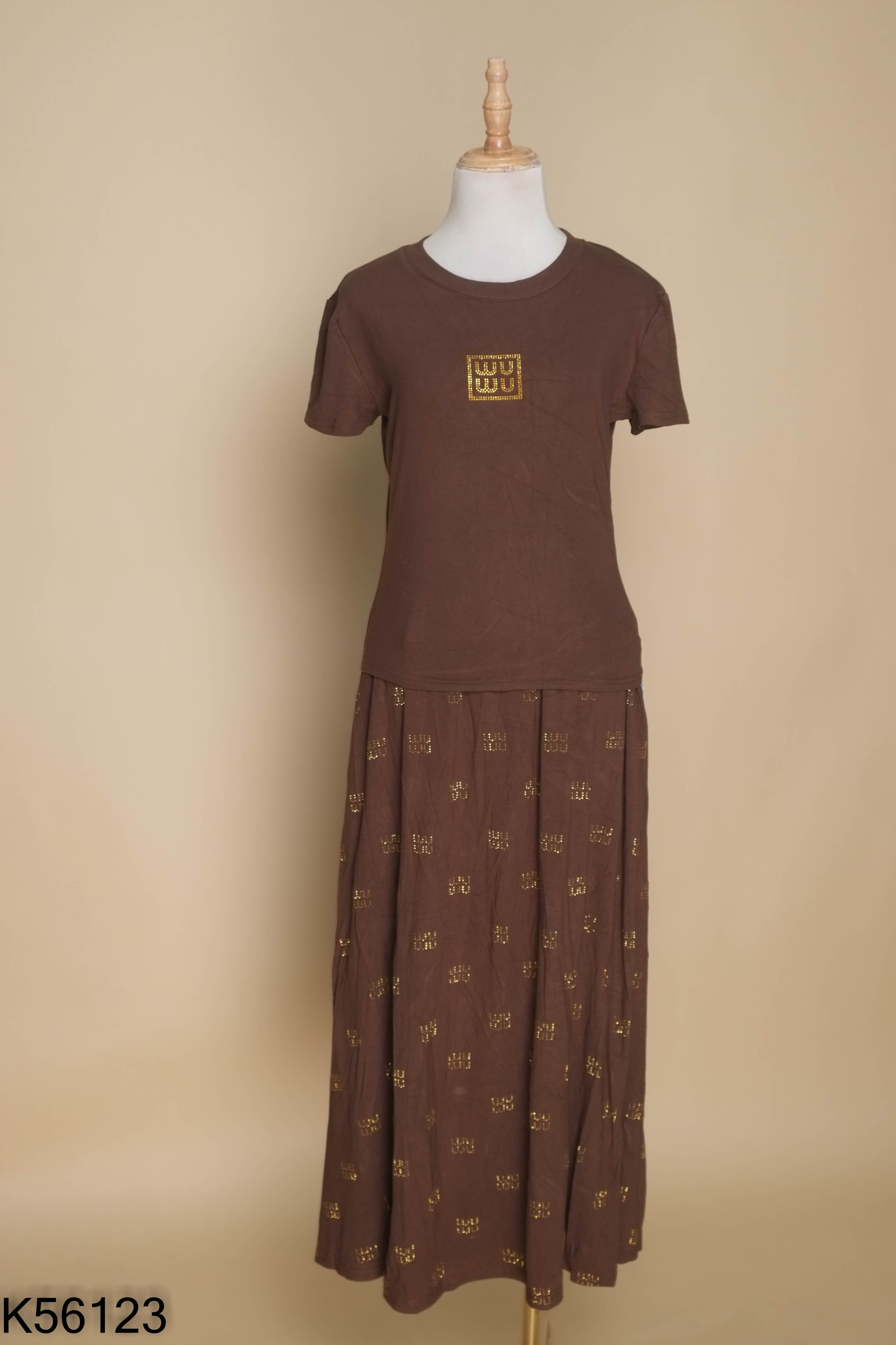 NEWTAG Set nâu đính đá áo thun + chân váy