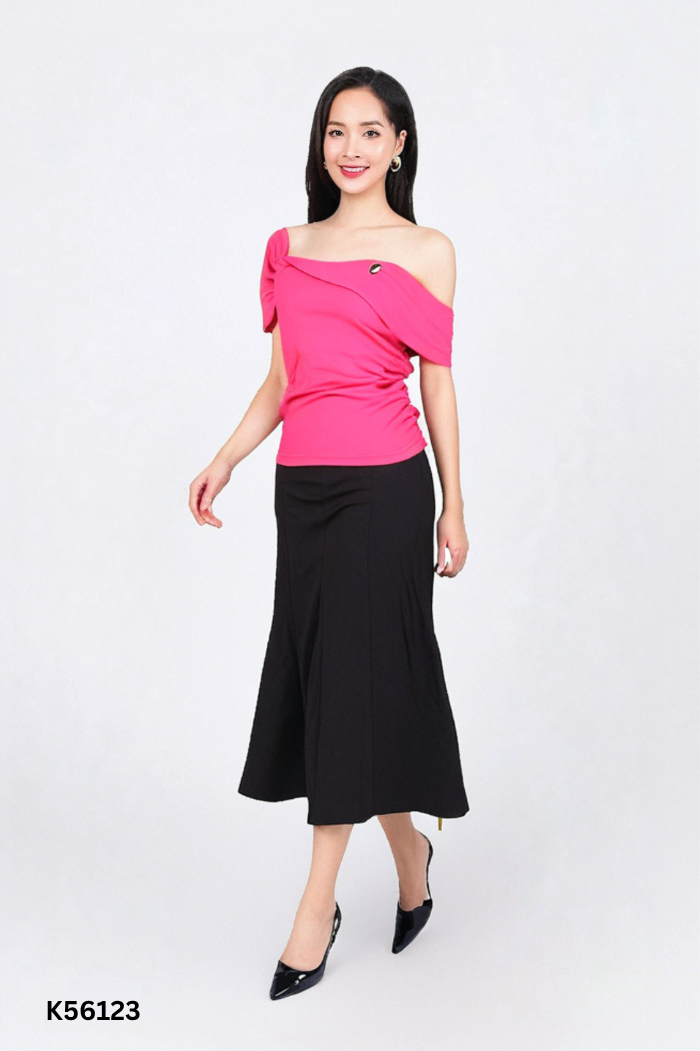 NEWTAG SET Áo hồng trễ vai + chân váy đen