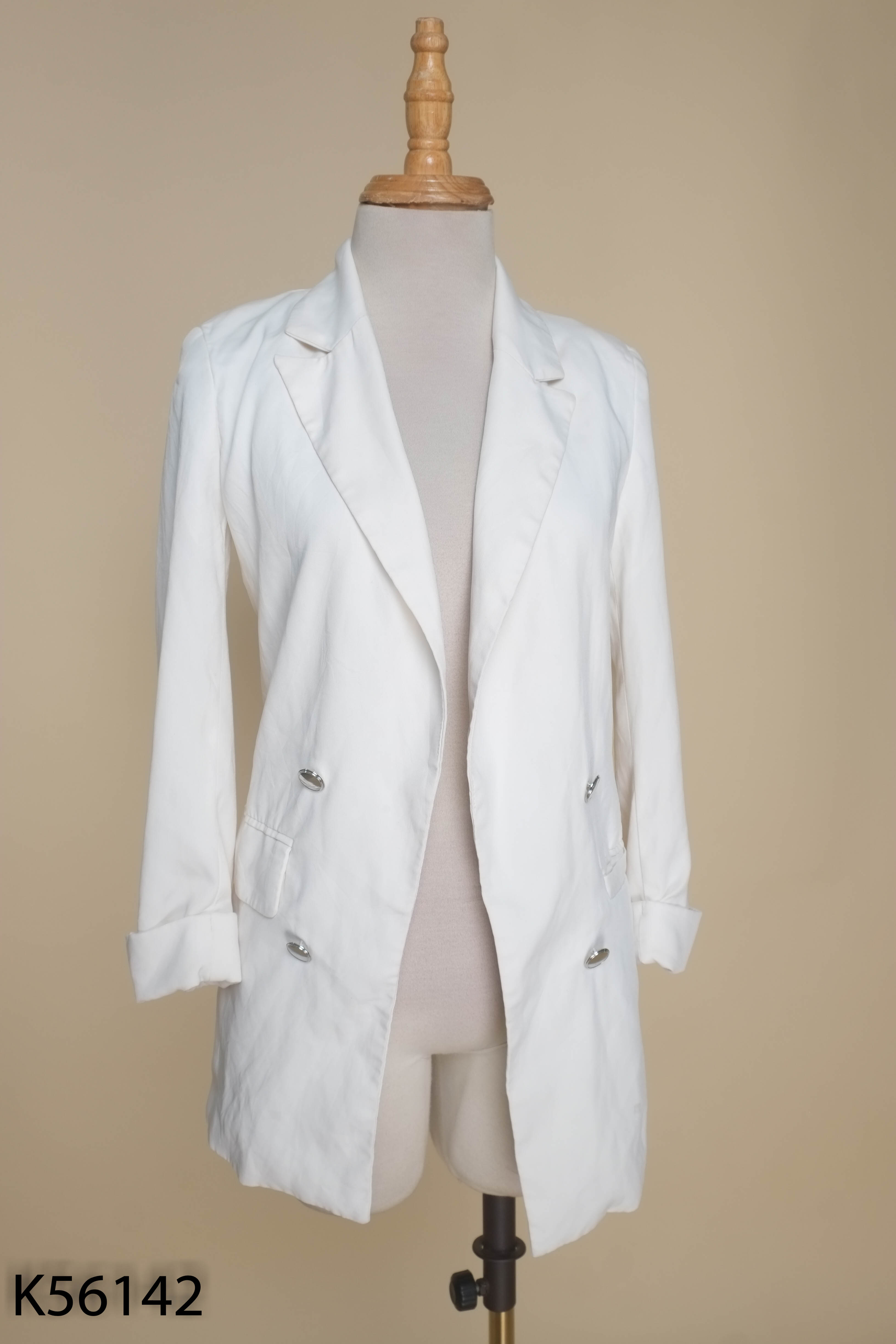 Áo blazer trắng BERSHKA
