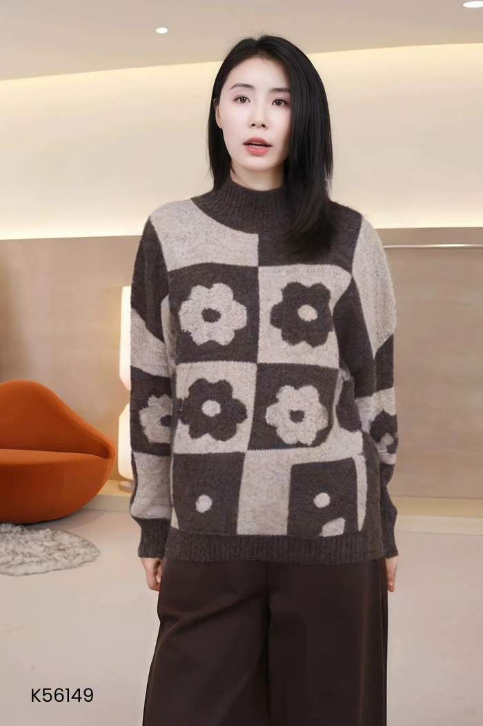 Áo len nâu cổ cao đan hoa