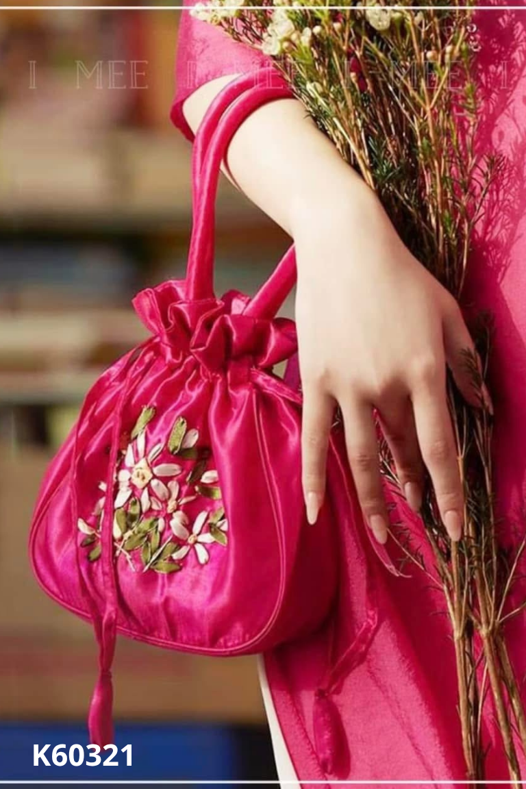 Túi tím thêu hoa cầm tay