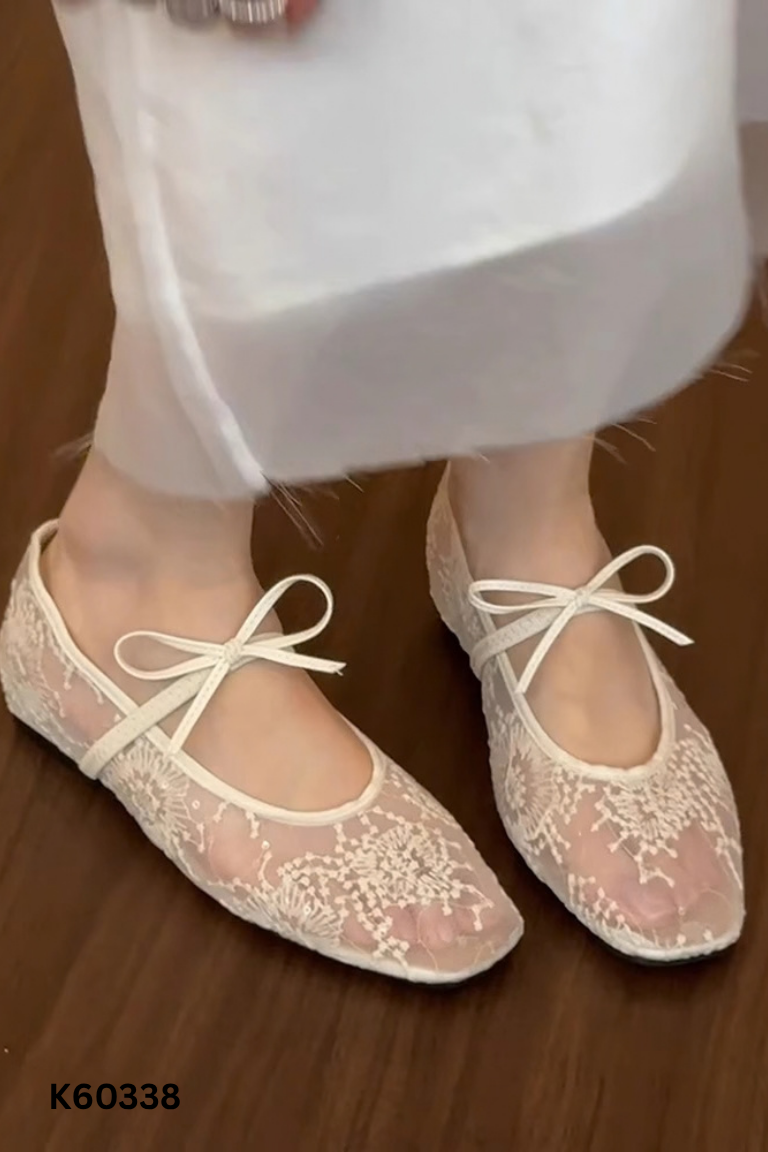 Giày bệt ren trắng