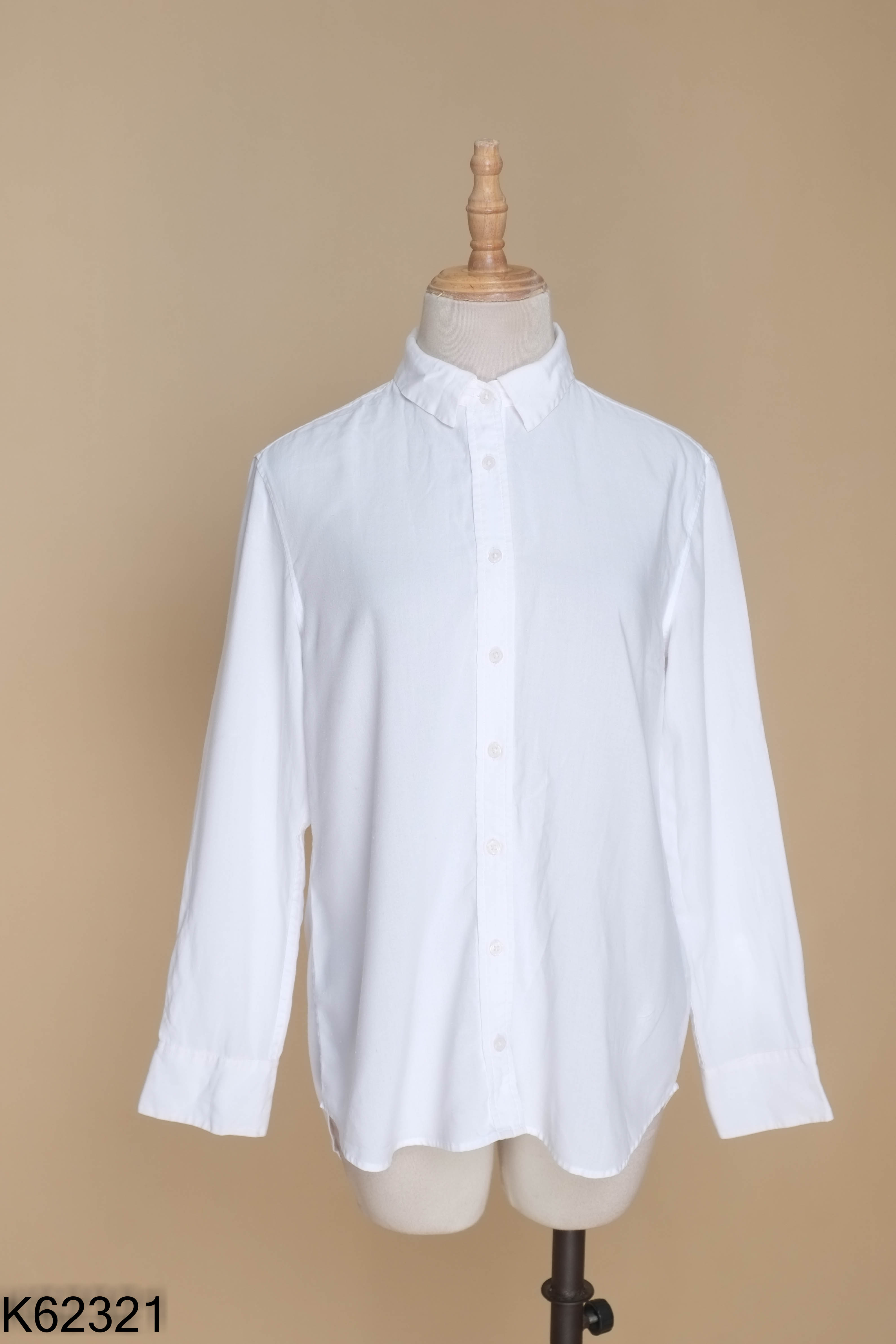 Áo UNIQLO sơ mi trắng