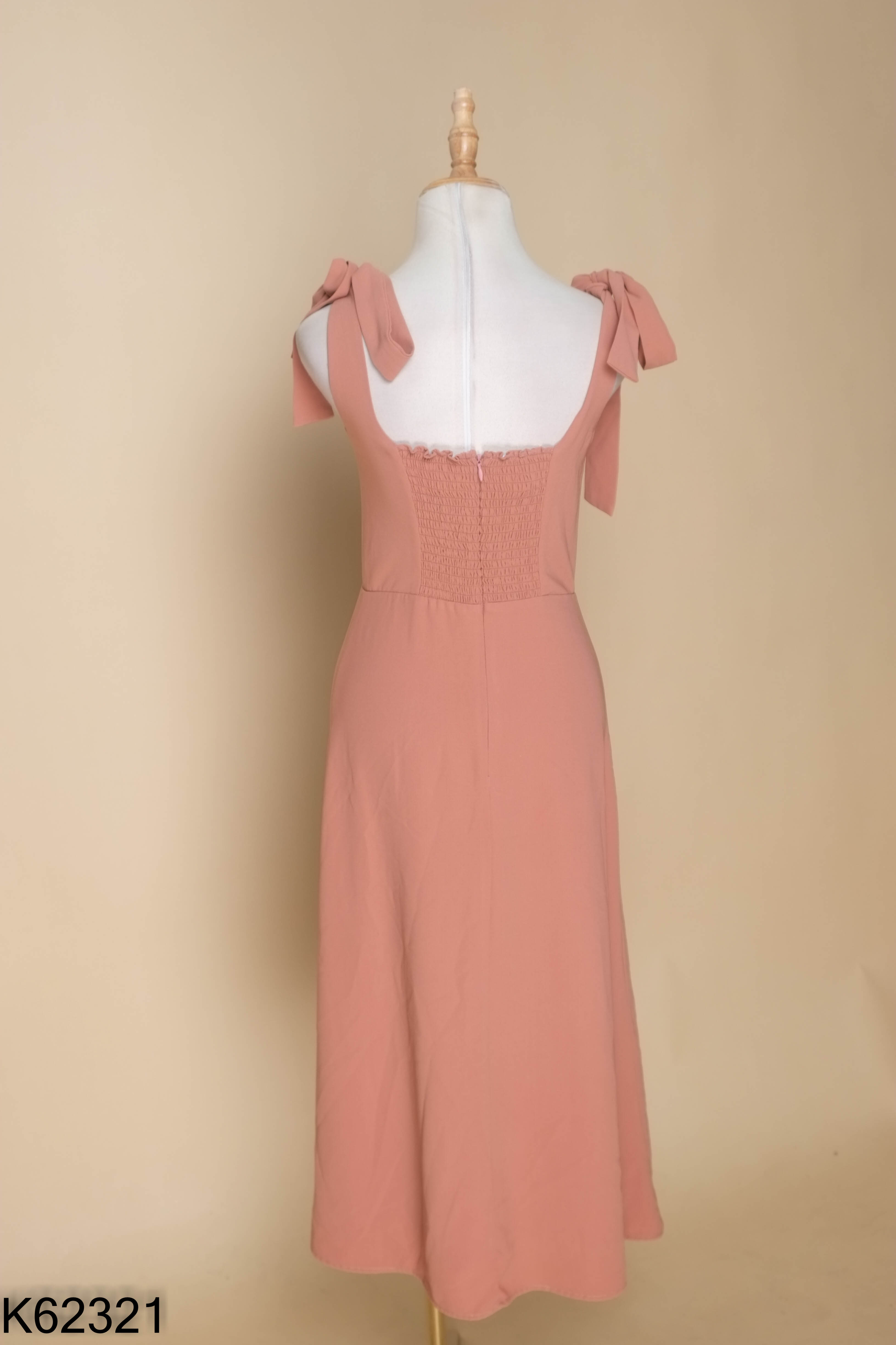 Váy hai dây hồng chun ngực
