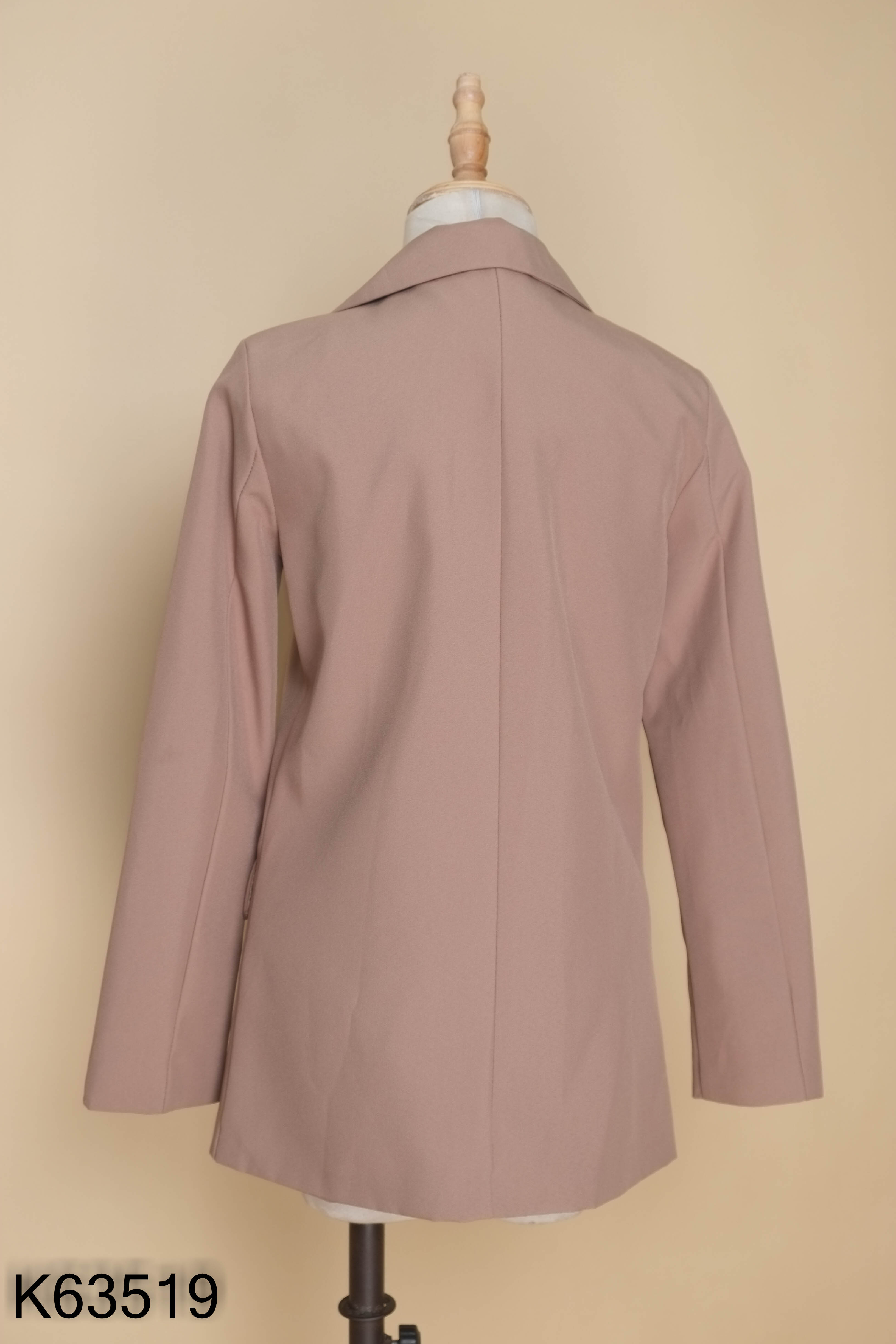 Áo blazer nâu be cúc đen