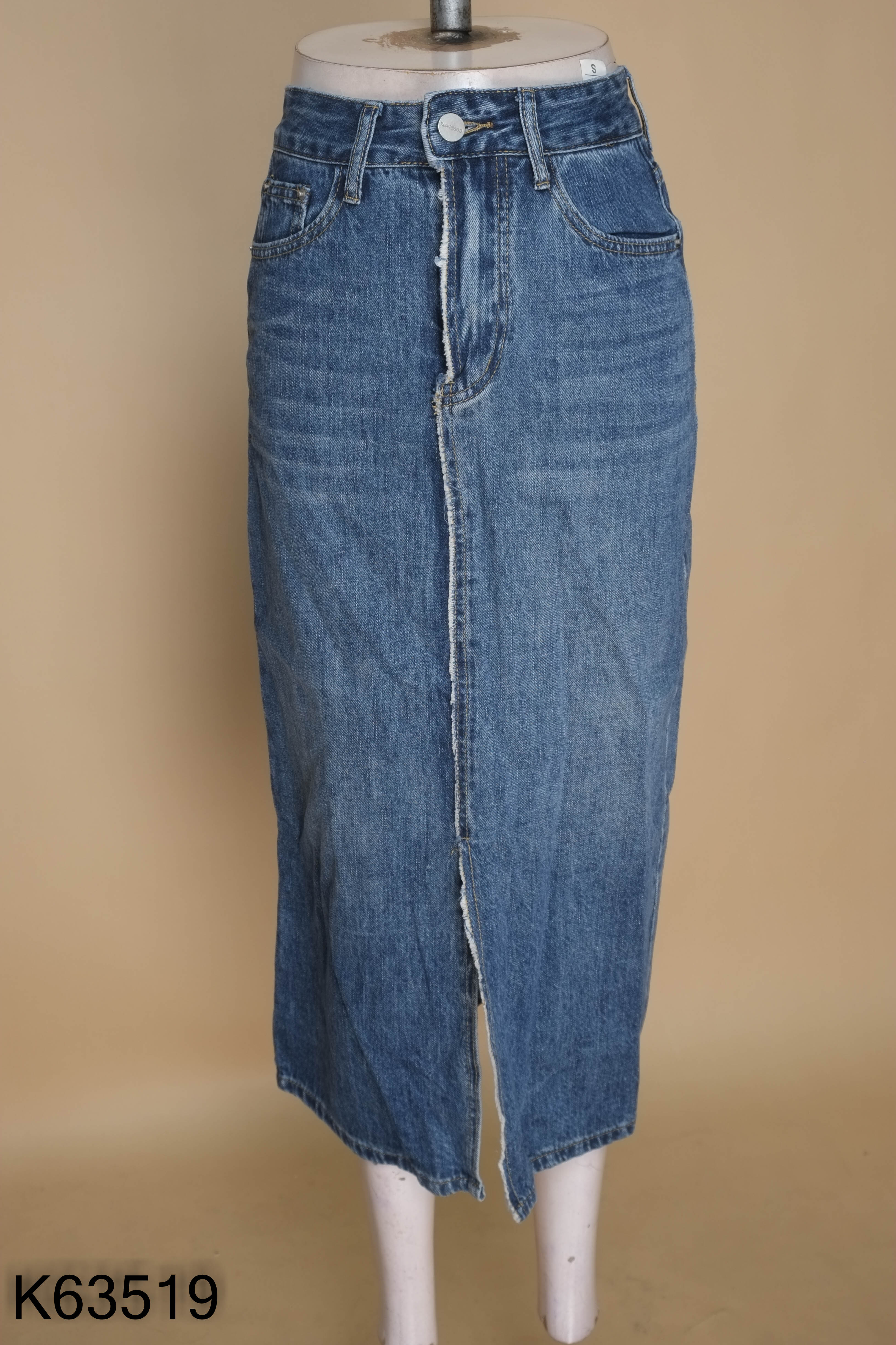 Chân váy jeans xanh viền tua rua