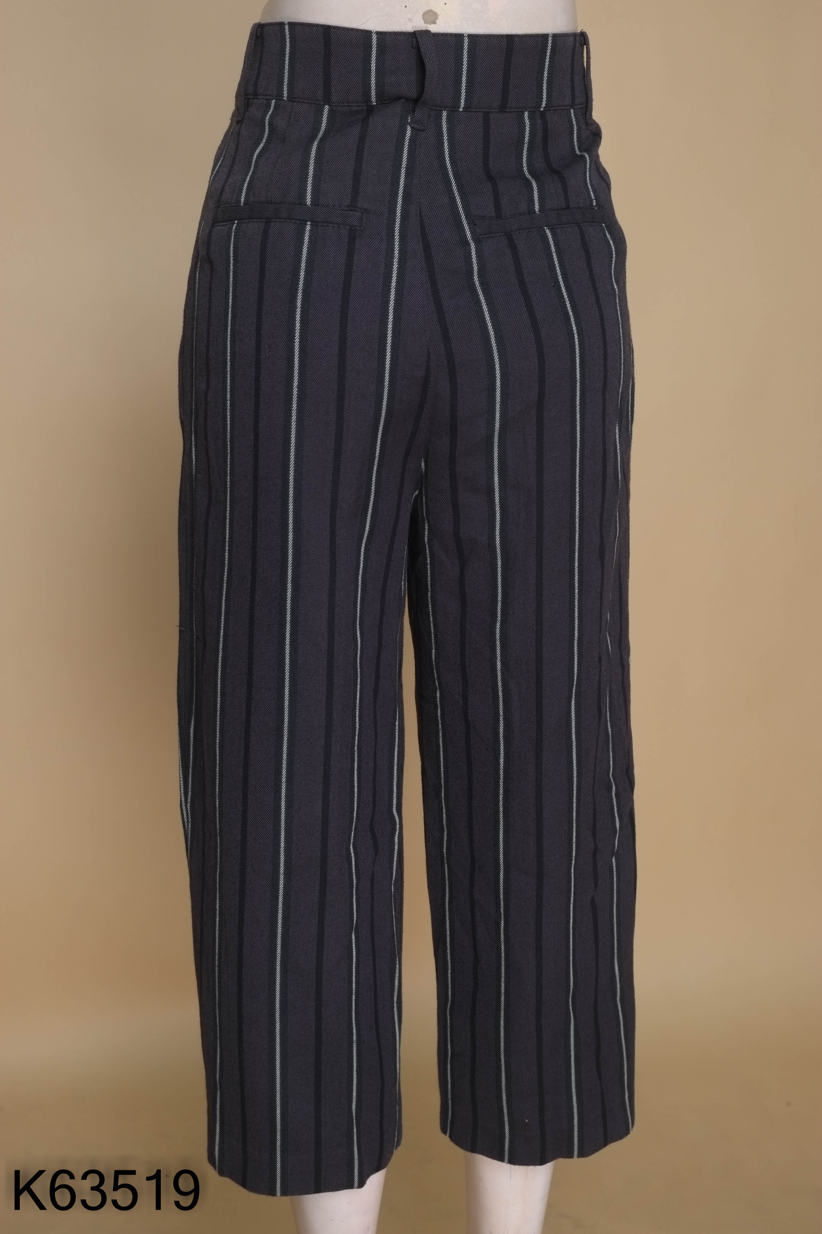 Quần PULL BEAR xám sọc