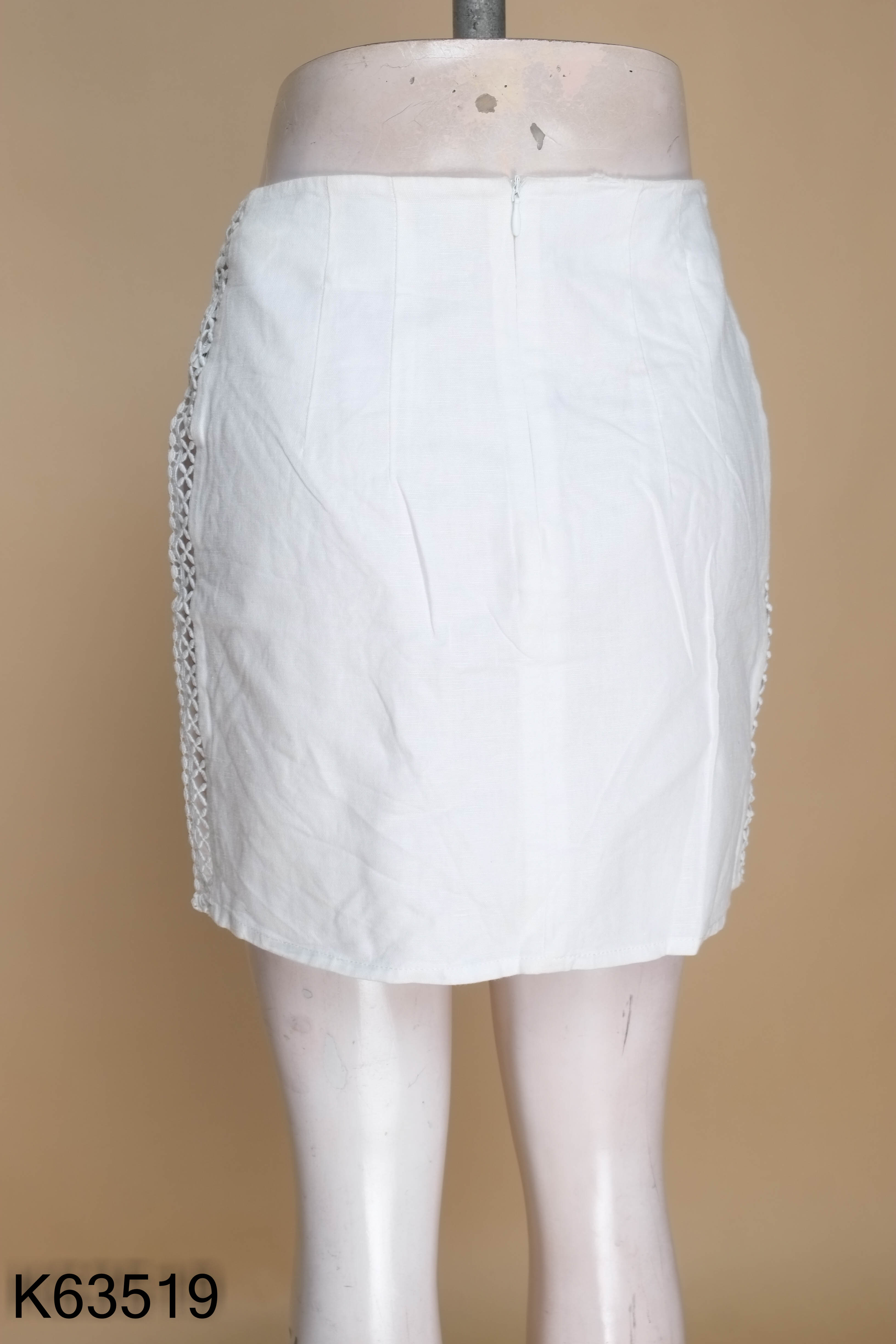 Chân váy linen ZARA trắng phối ren