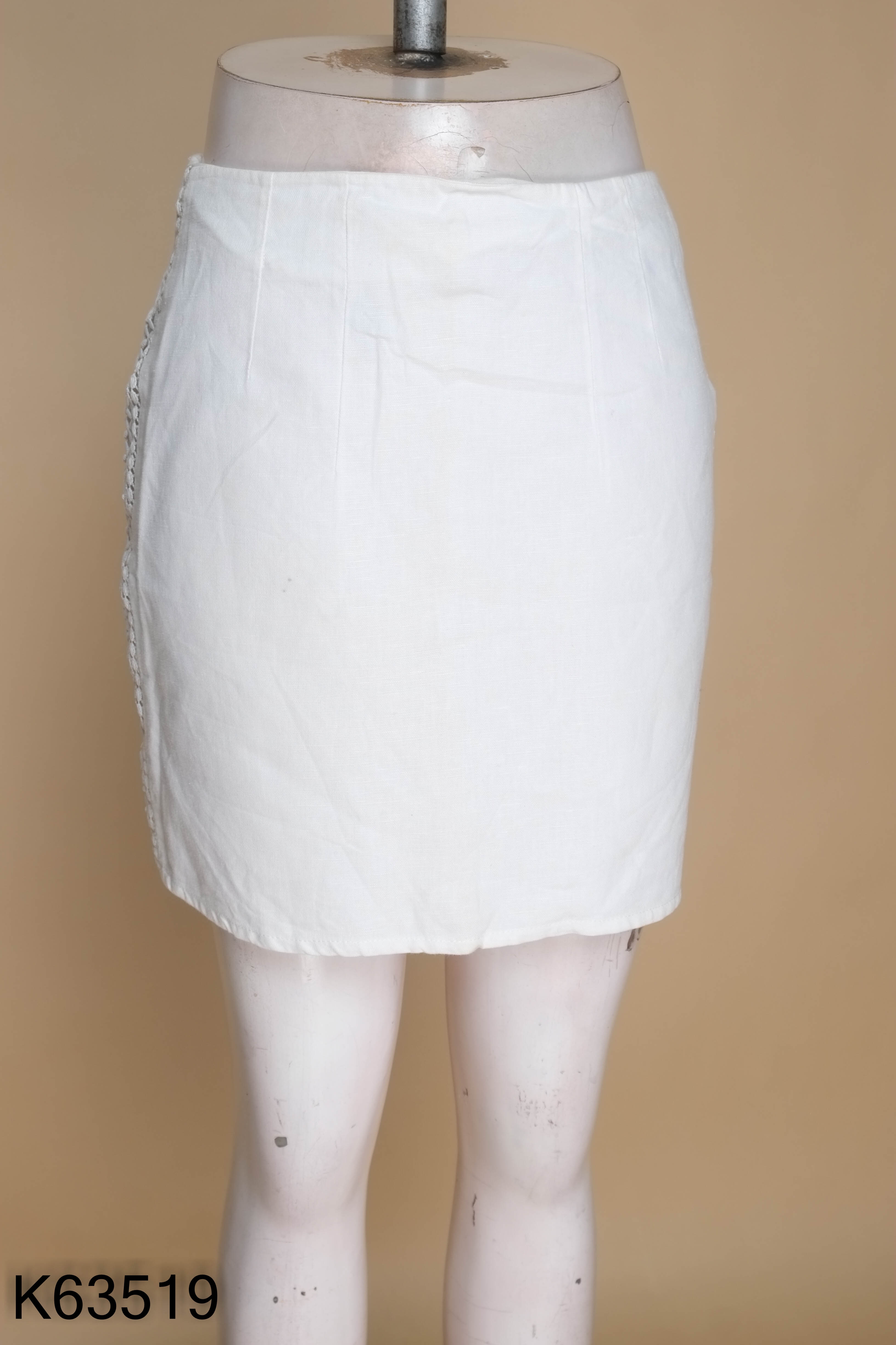 Chân váy linen ZARA trắng phối ren