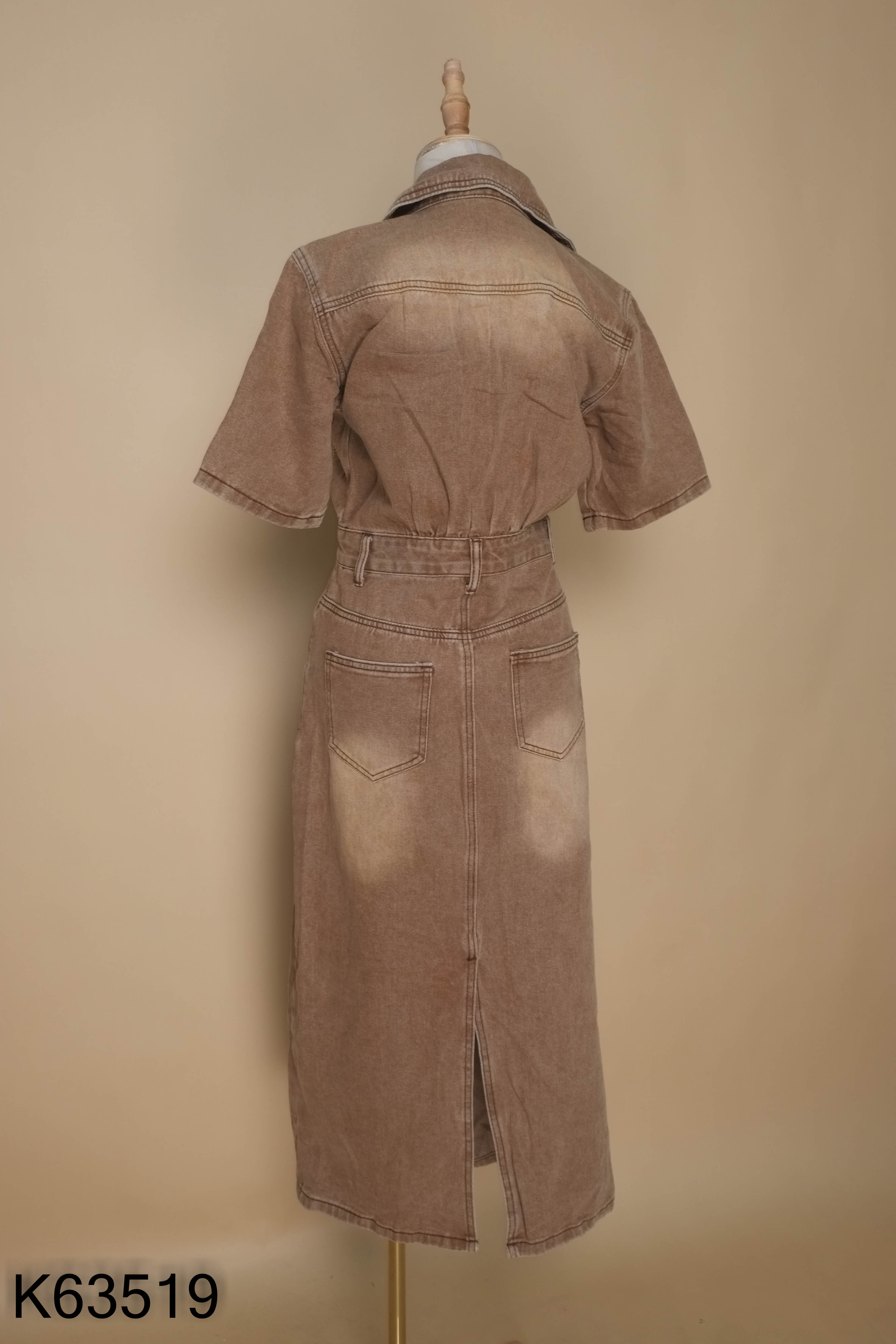 Váy jeans nâu phối cúc