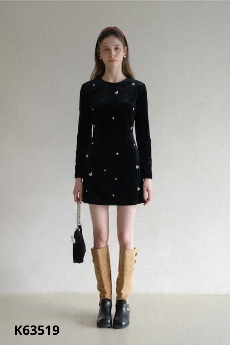 Váy đen ZARA cổ V