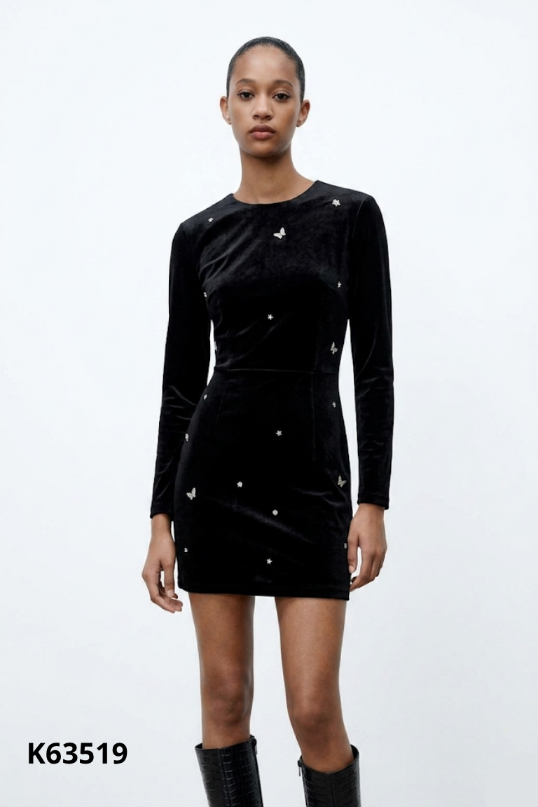 Váy đen ZARA cổ V