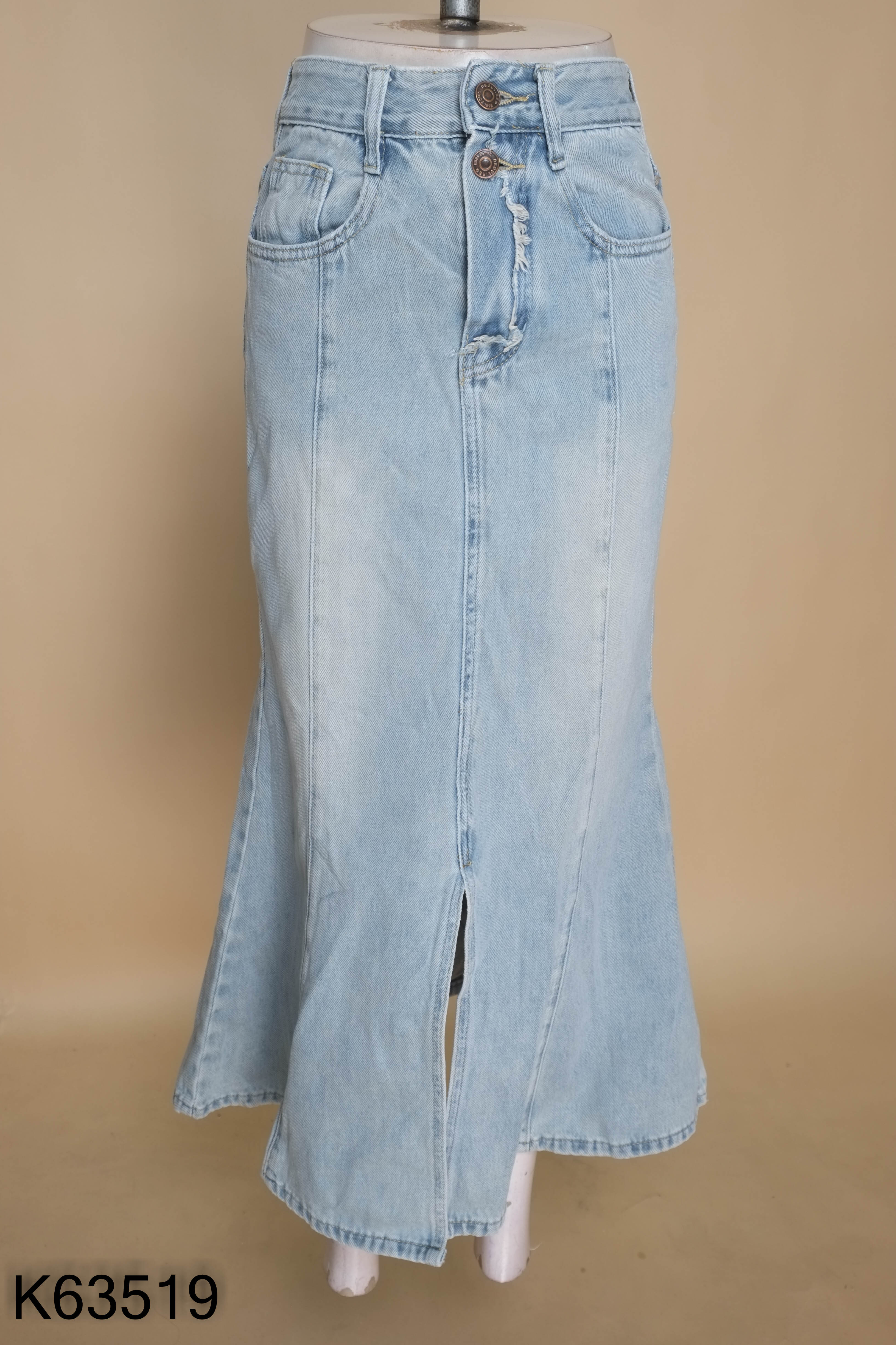 Chân váy jeans xanh dài xẻ