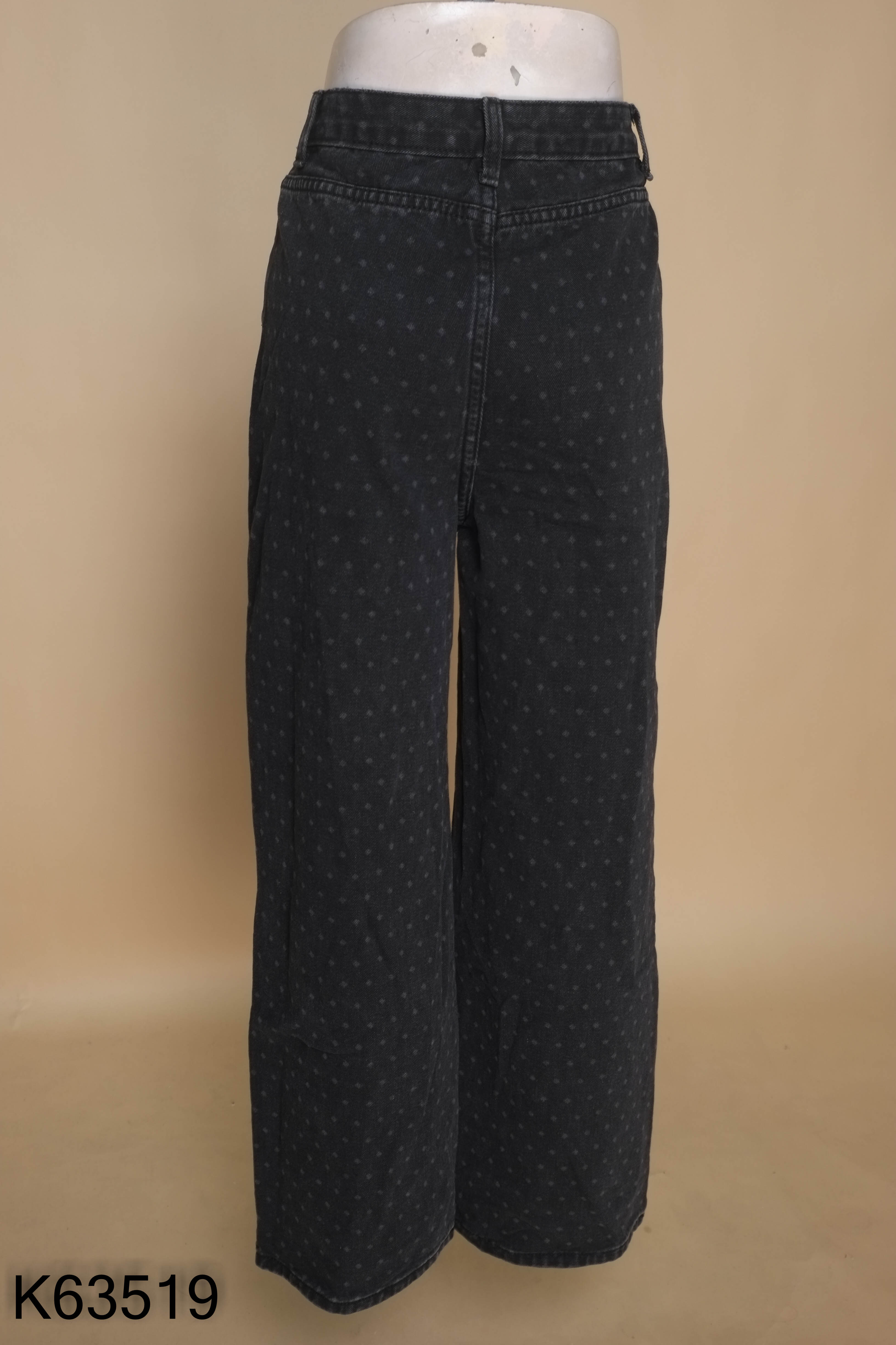 Quần jeans đen chấm bi