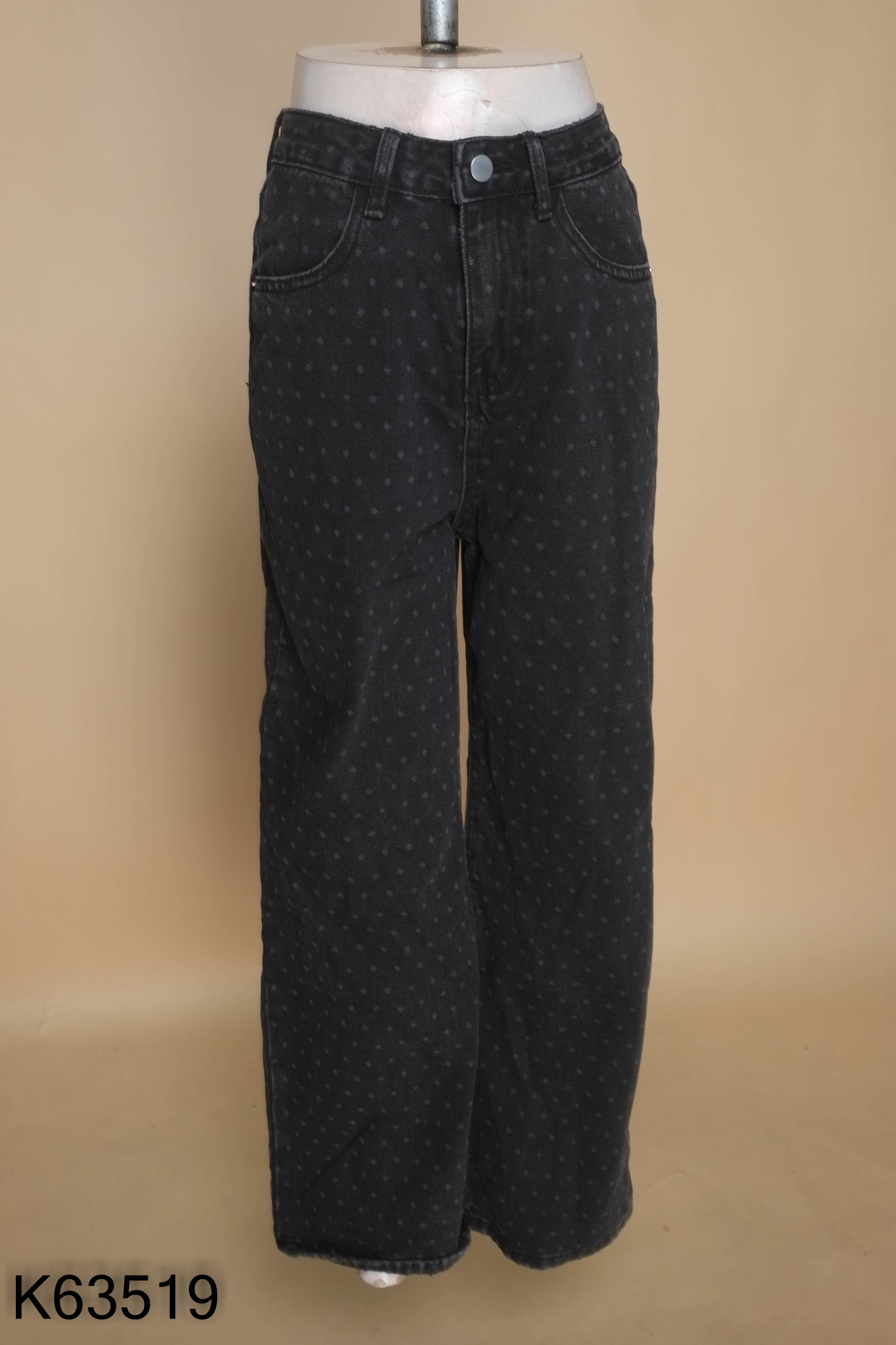 Quần jeans đen chấm bi