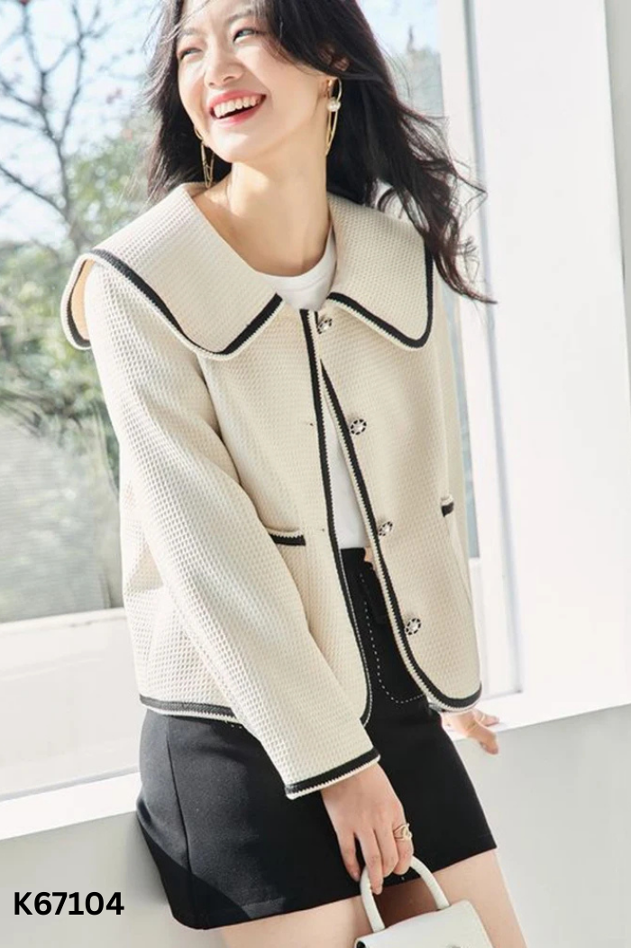 Áo khoác be cổ bèo viền đen