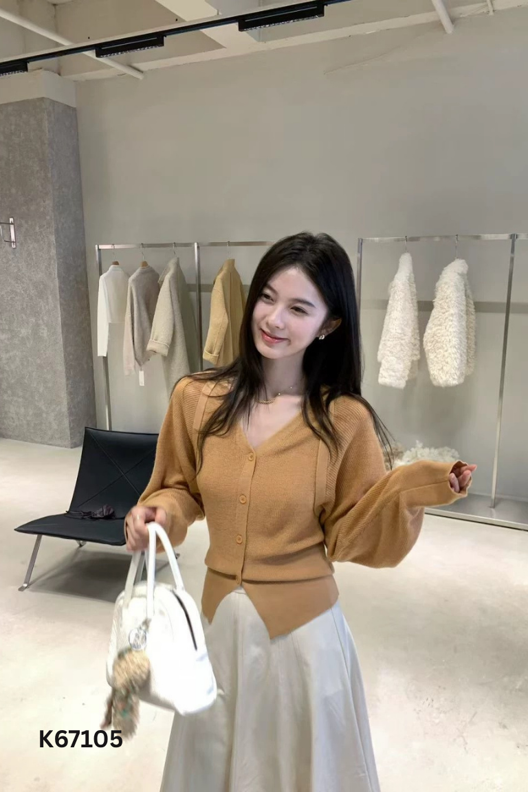Áo len nâu phối cúc