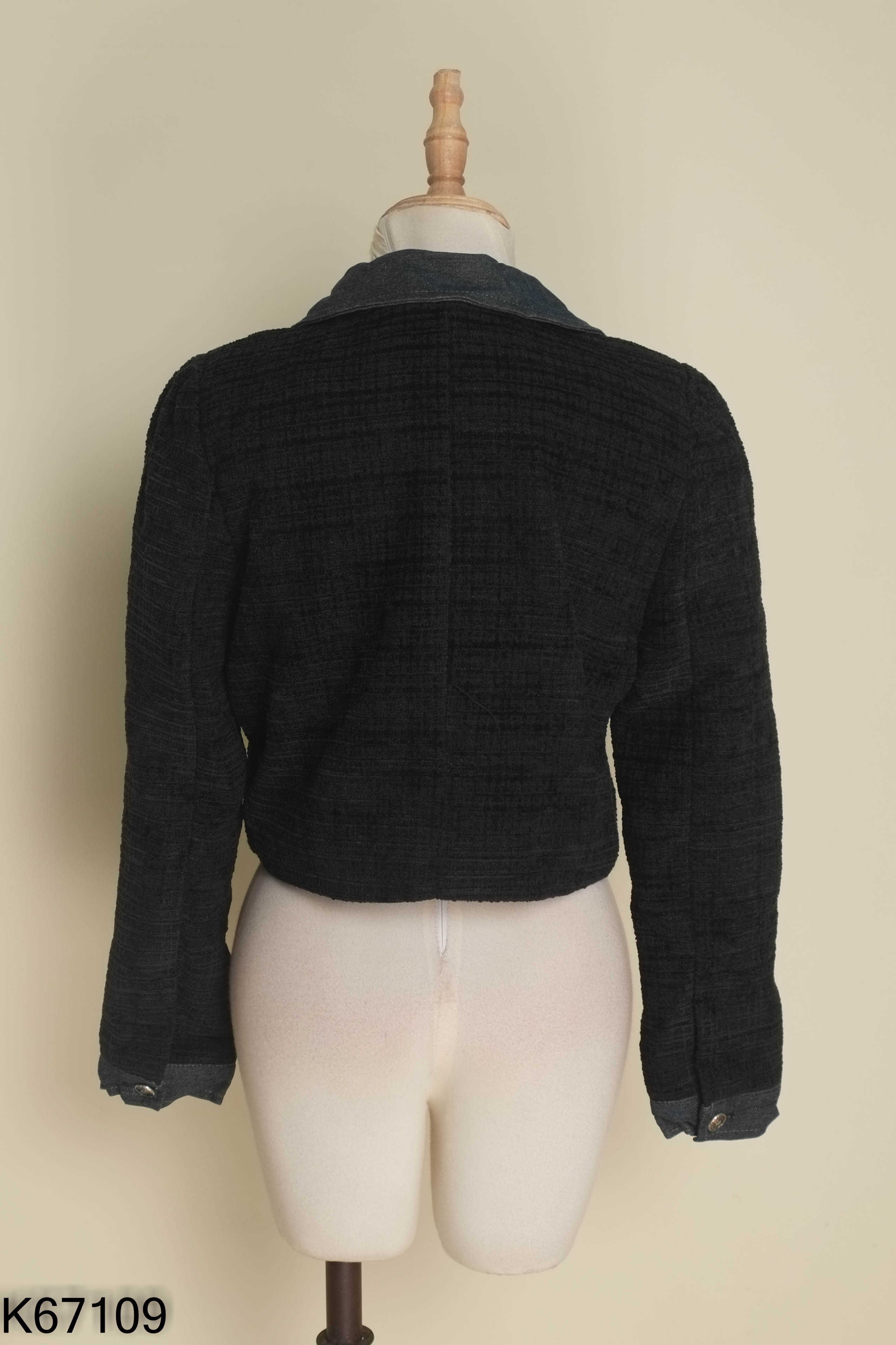 Áo khóa dạ đen phối jean