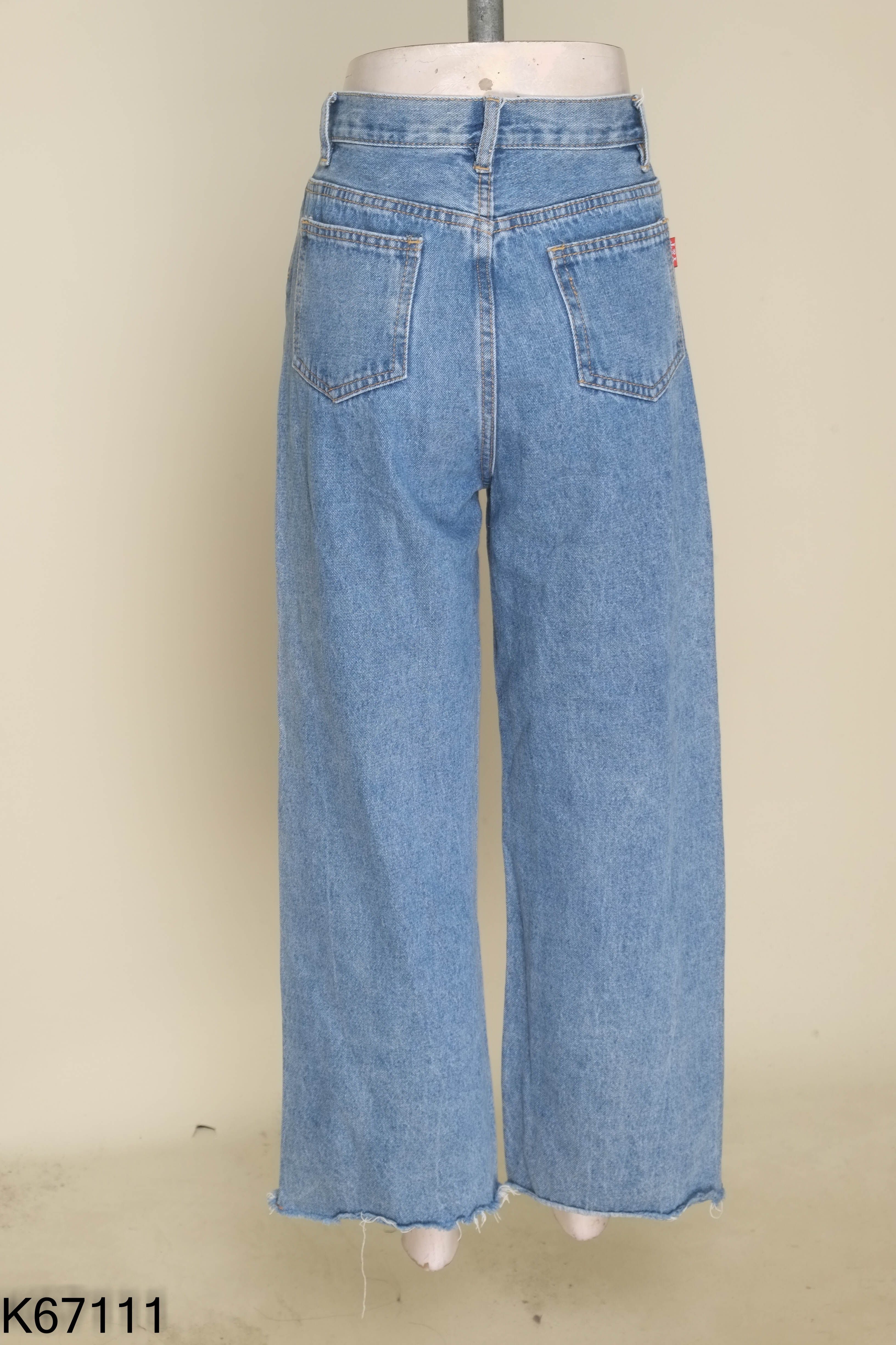Quần jeans suông xanh cắt gấu