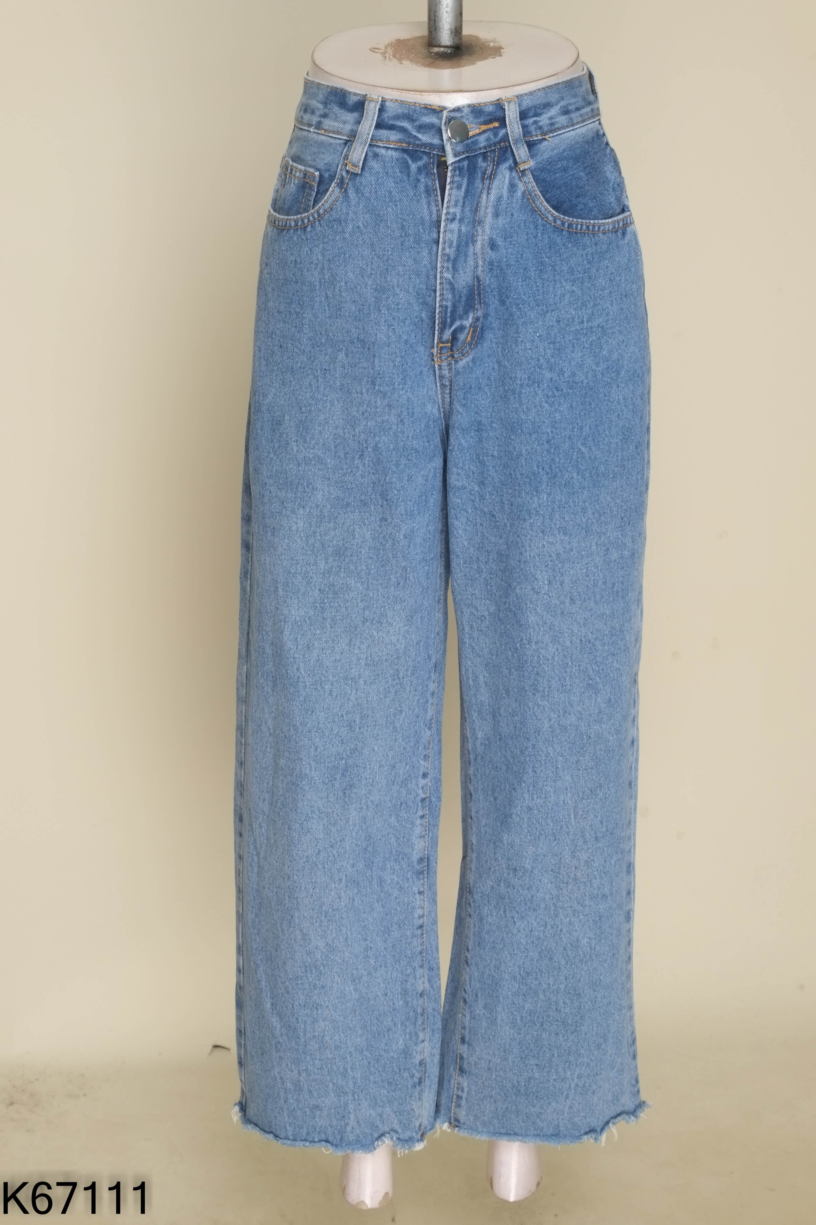 Quần jeans suông xanh cắt gấu