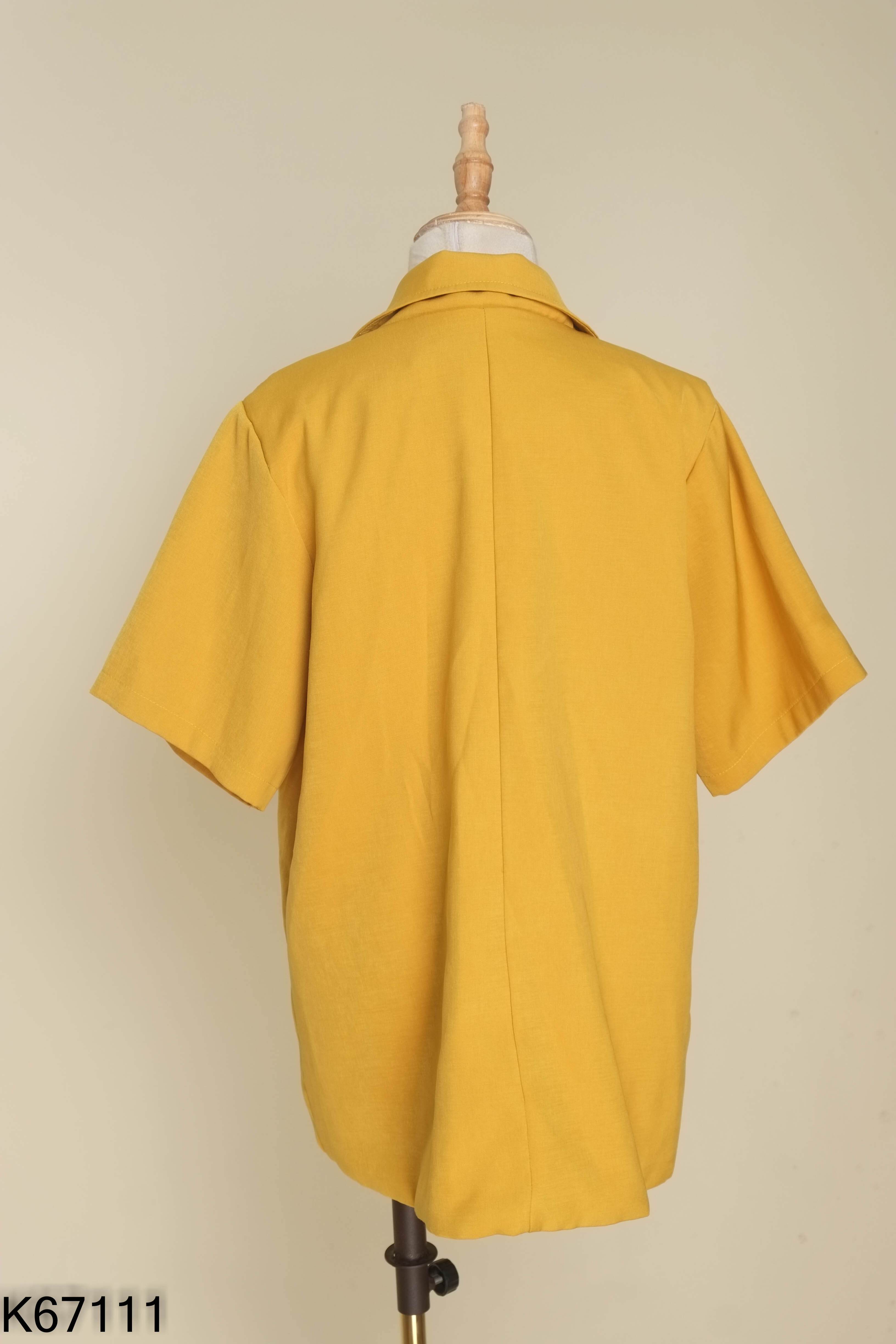 Áo blazer vàng ngắn tay