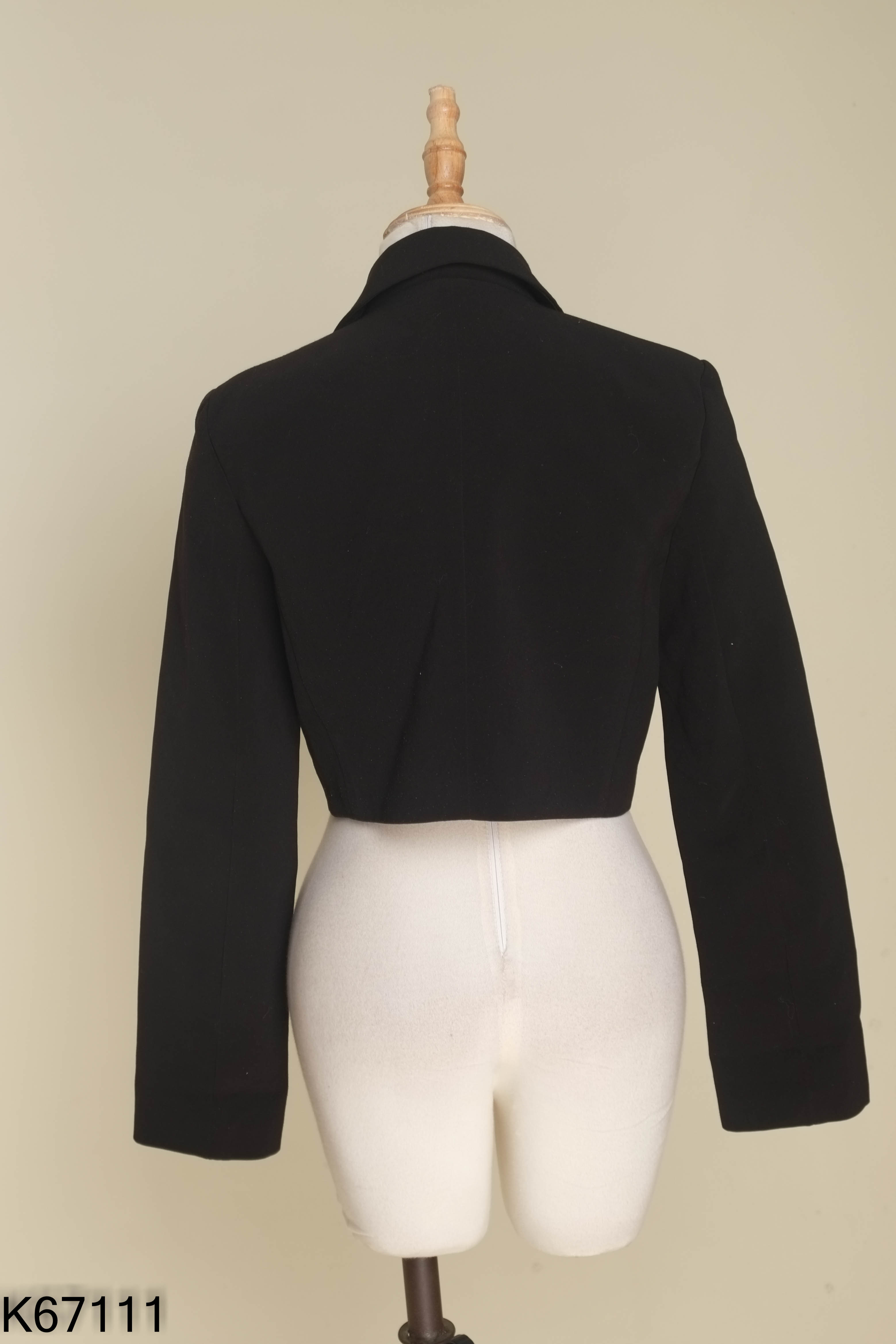Áo đen trơn cổ vest