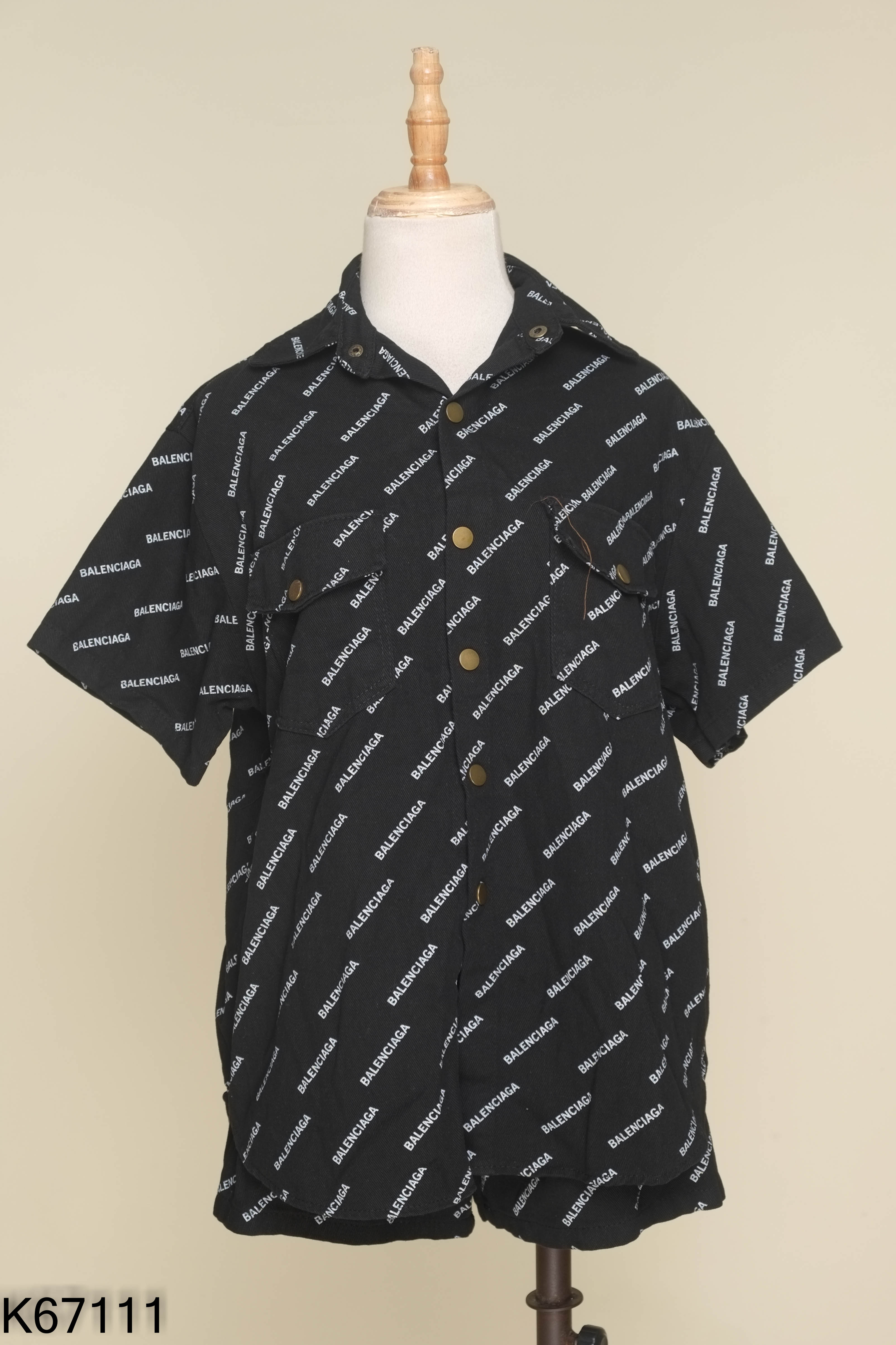 Set Áo sơ mi đen in chữ + quần short