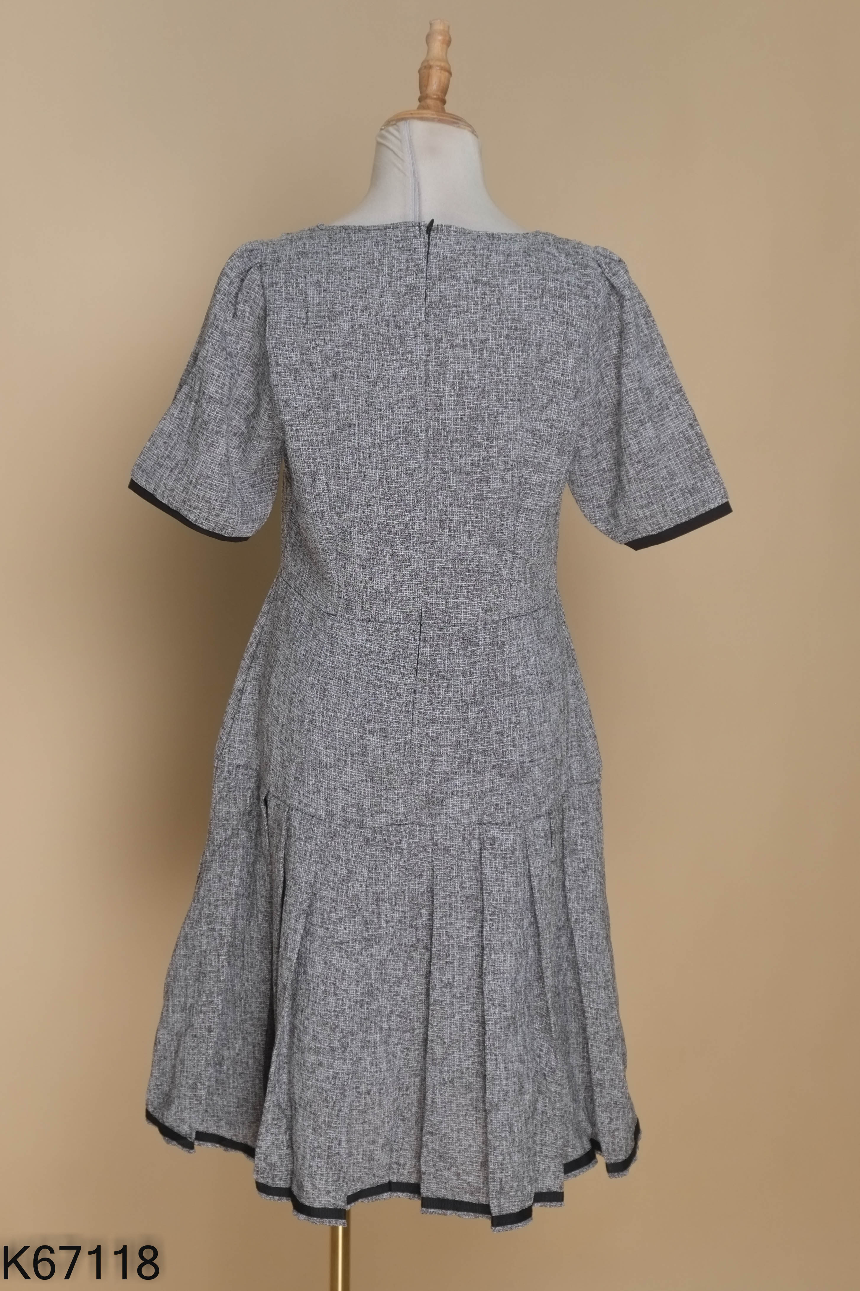 Váy dạ tweed đen mix trắng xếp ly