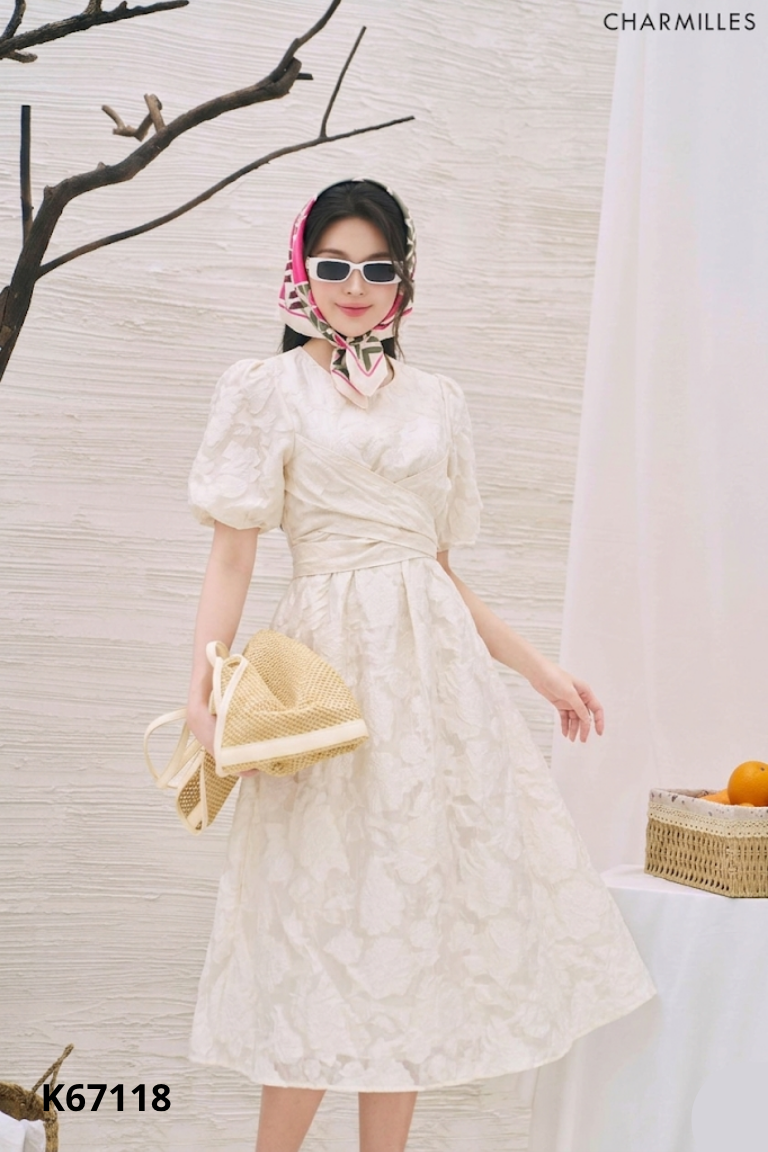 Váy be hở lưng cổ tròn họa tiết