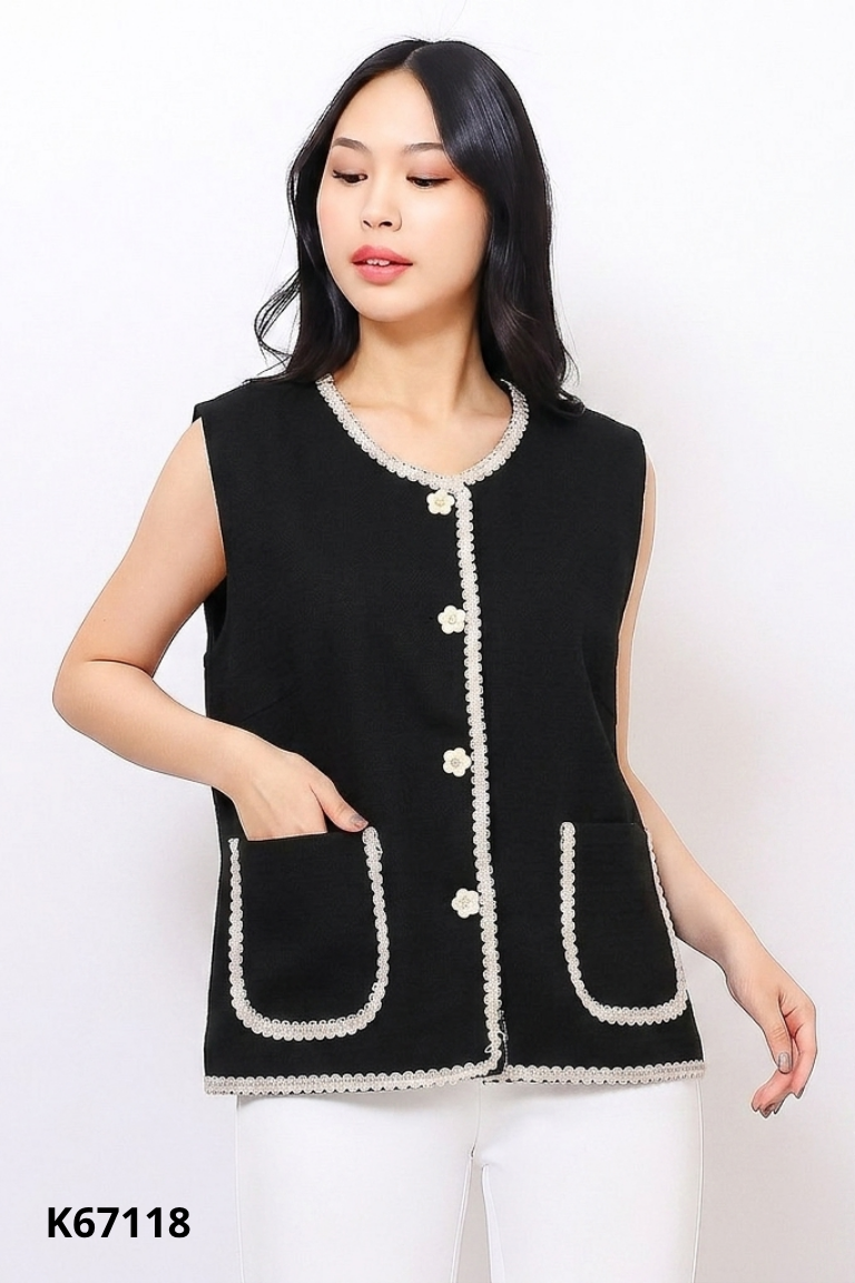 Áo gile đen viền trắng phối cúc hoa