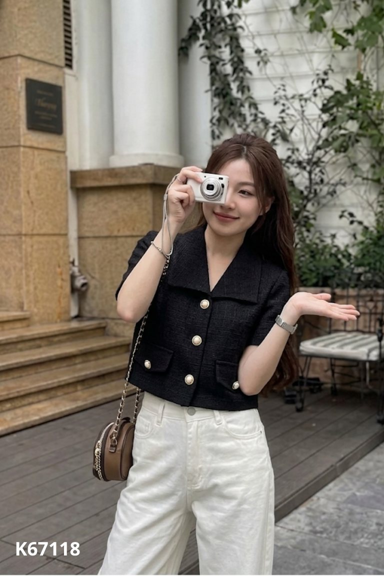 Áo tweed đen phối cúc ngọc dáng ngắn