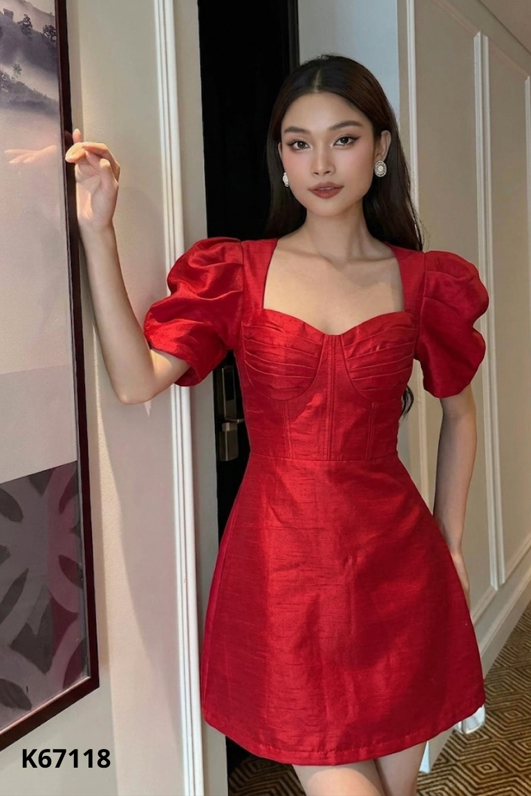 Váy đỏ PHAM KIEU TRANG trơn cổ vuông