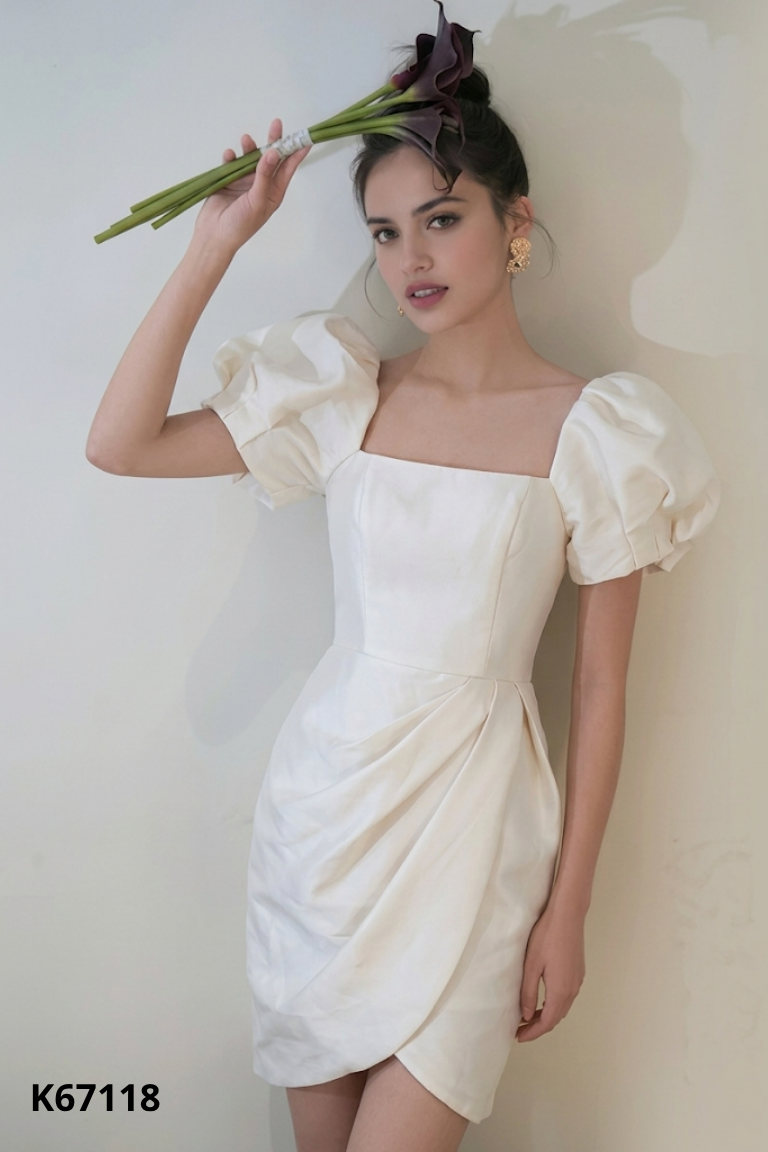 Váy kem trơn cổ vuông phối kiểu