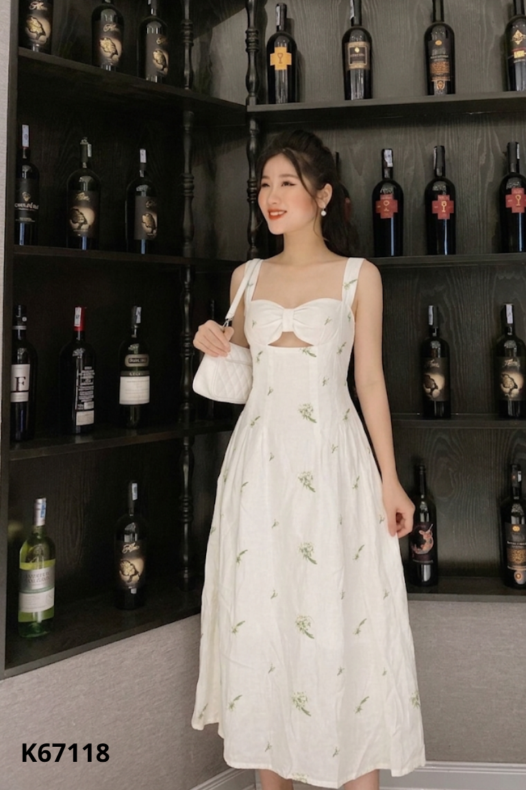 Váy be thêu hoa tiết hai dây