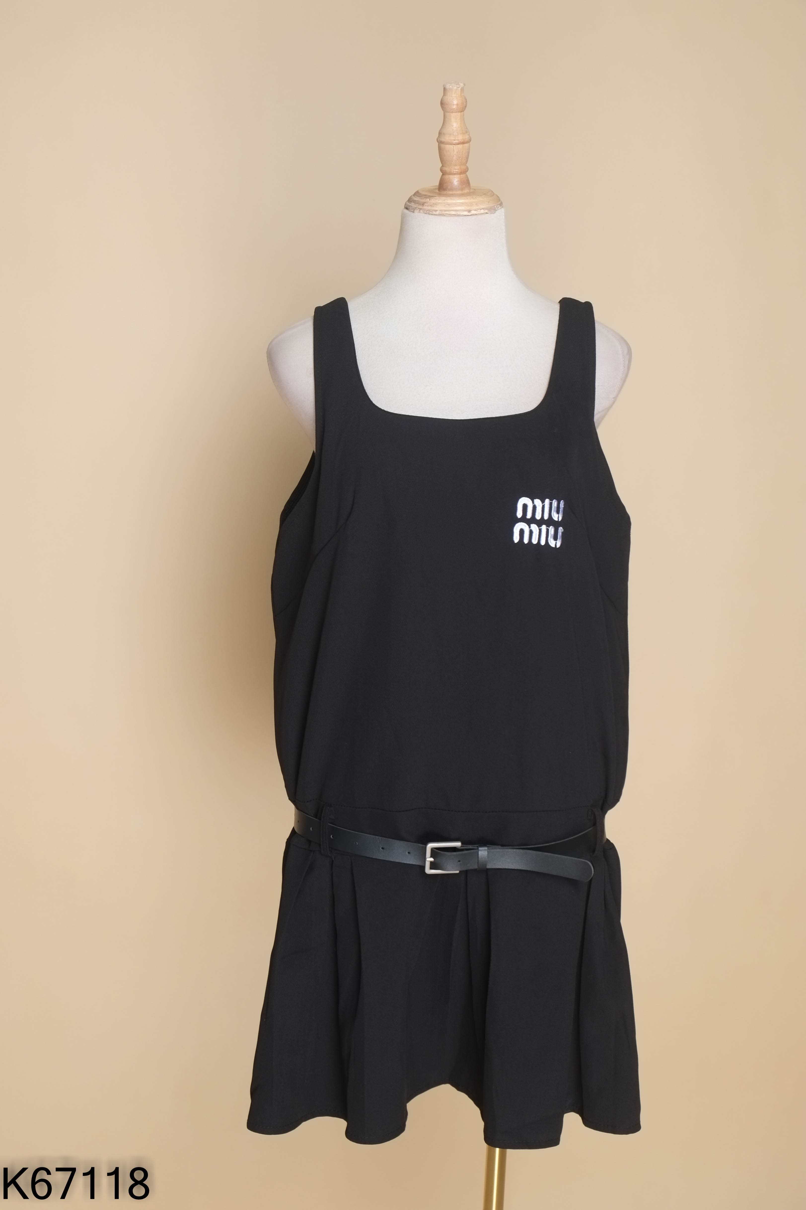 Váy đen không tay thêu MIUMIU