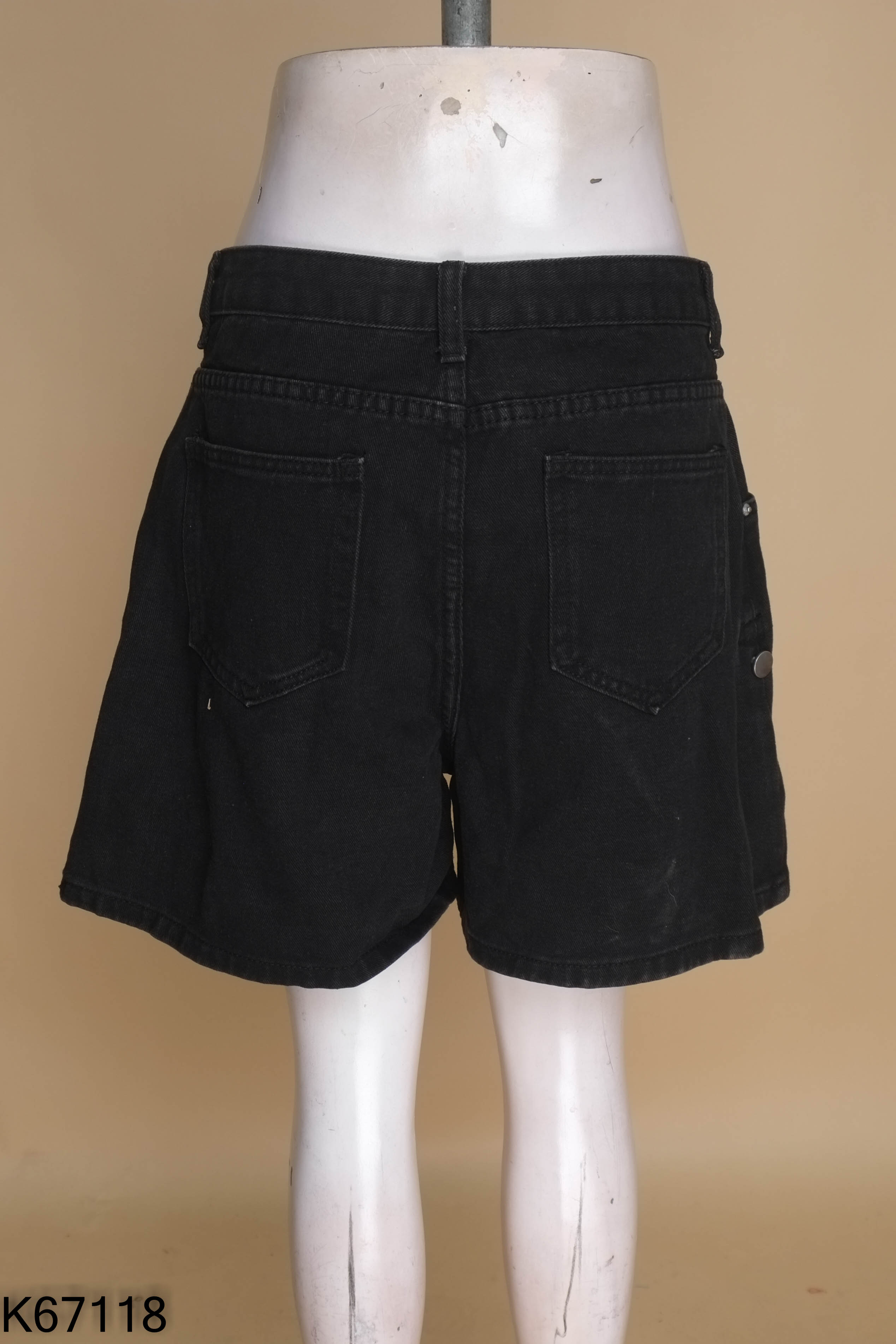 Quần jeans shorts đen