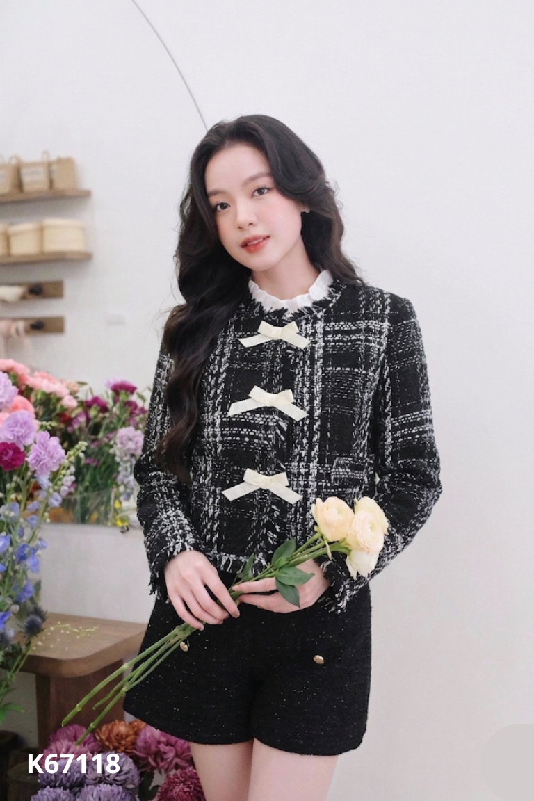 Áo khoác dạ đen trắng dáng ngắn