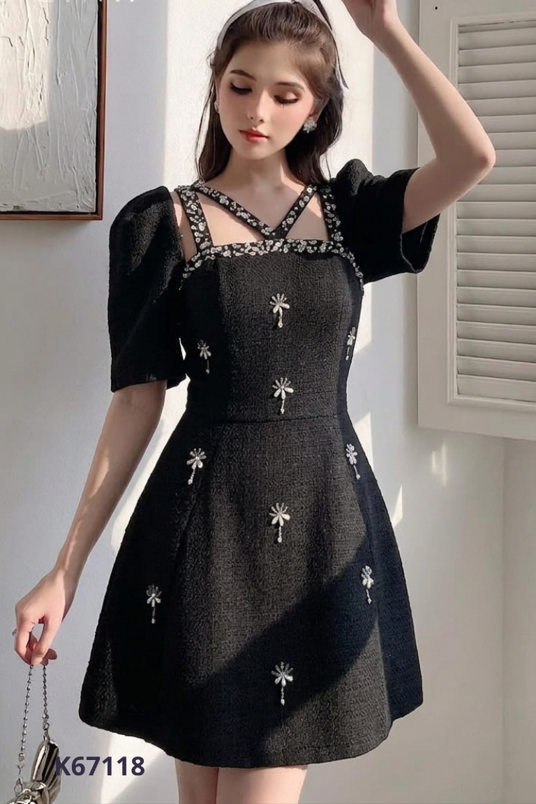 Váy dạ đen đính đá