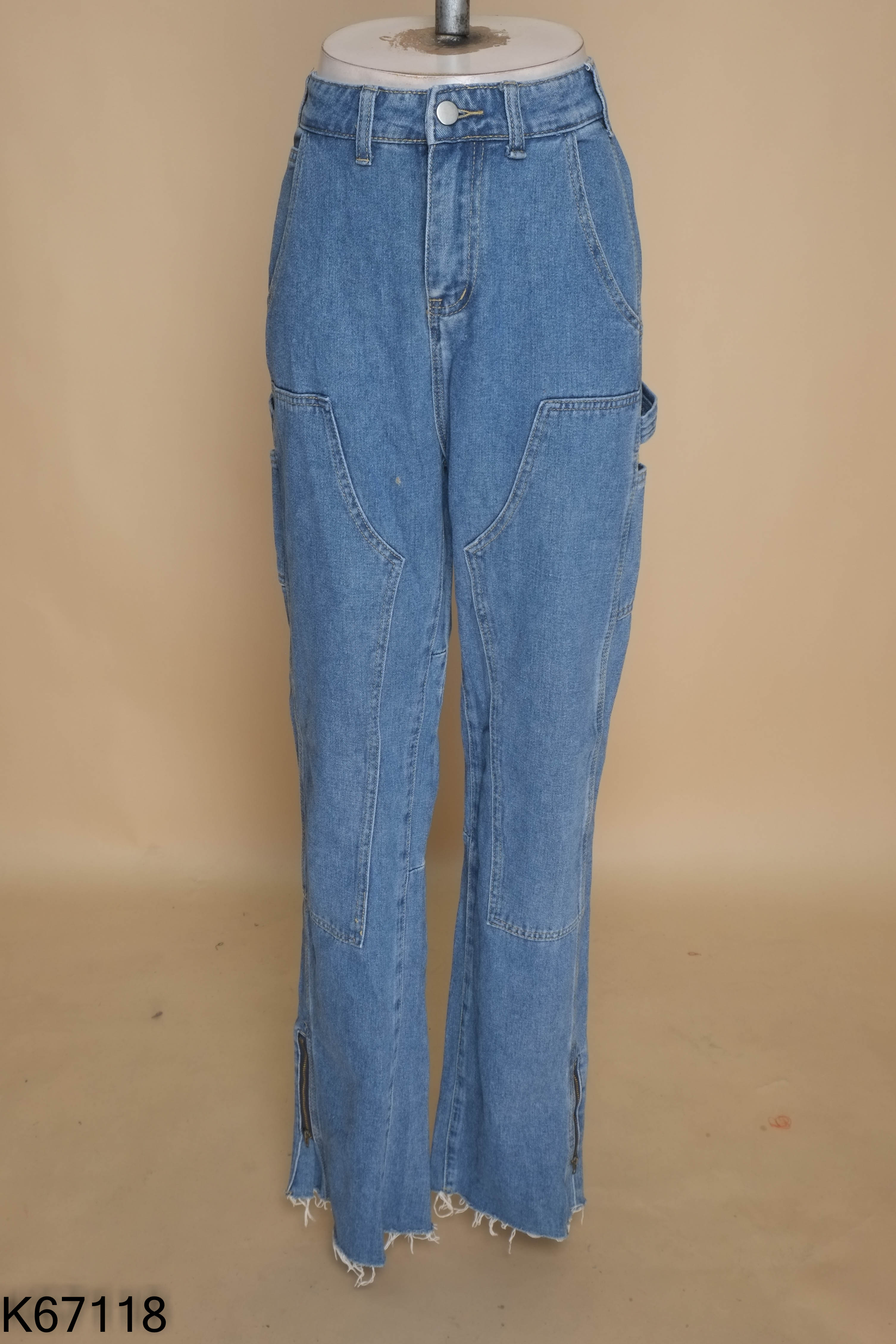 Quần jeans xanh ống đứng