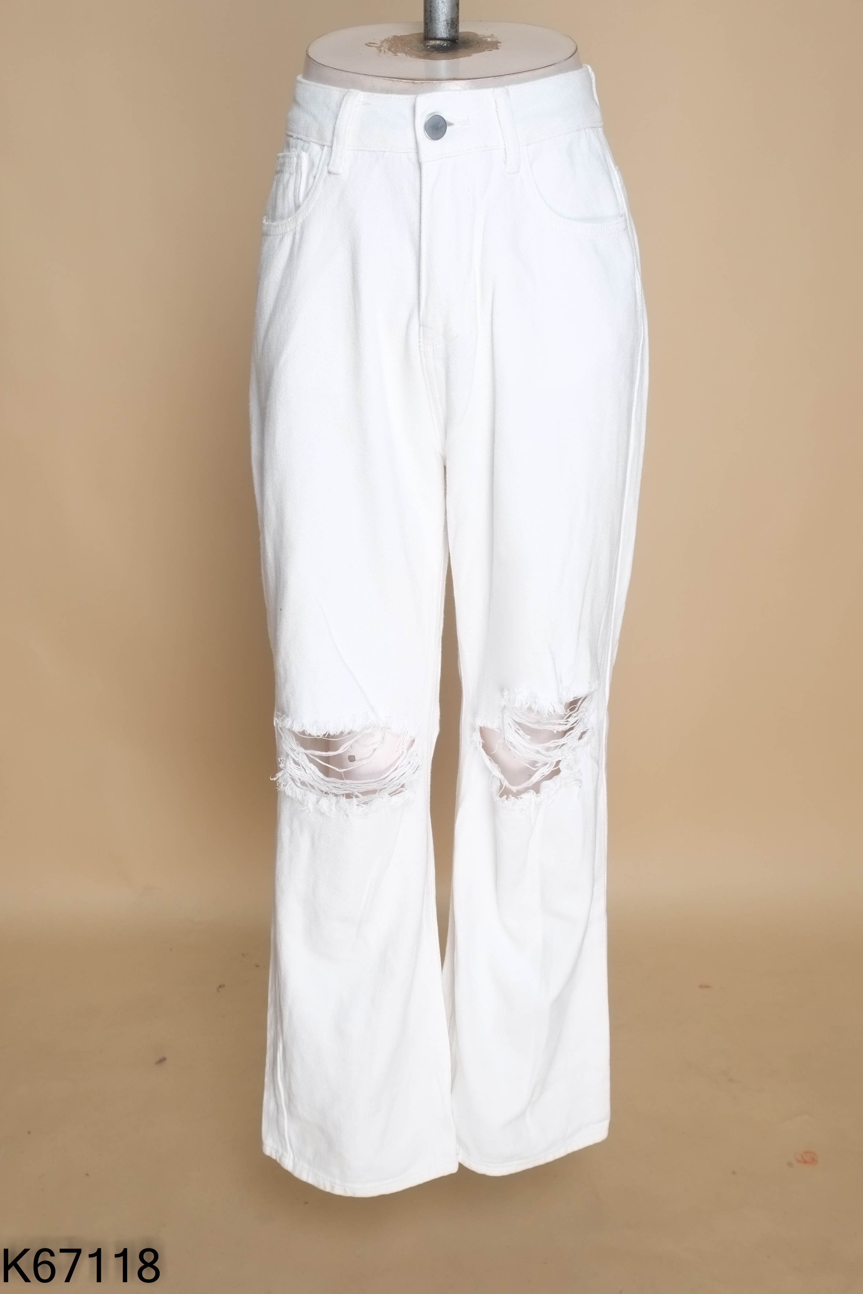 Quần jeans trắng suông rách gối