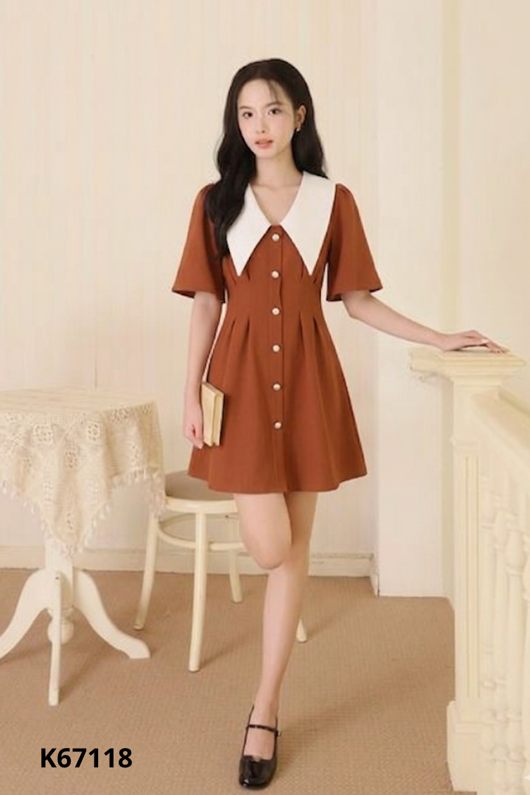 Váy nâu cổ kem đính cúc ngọc