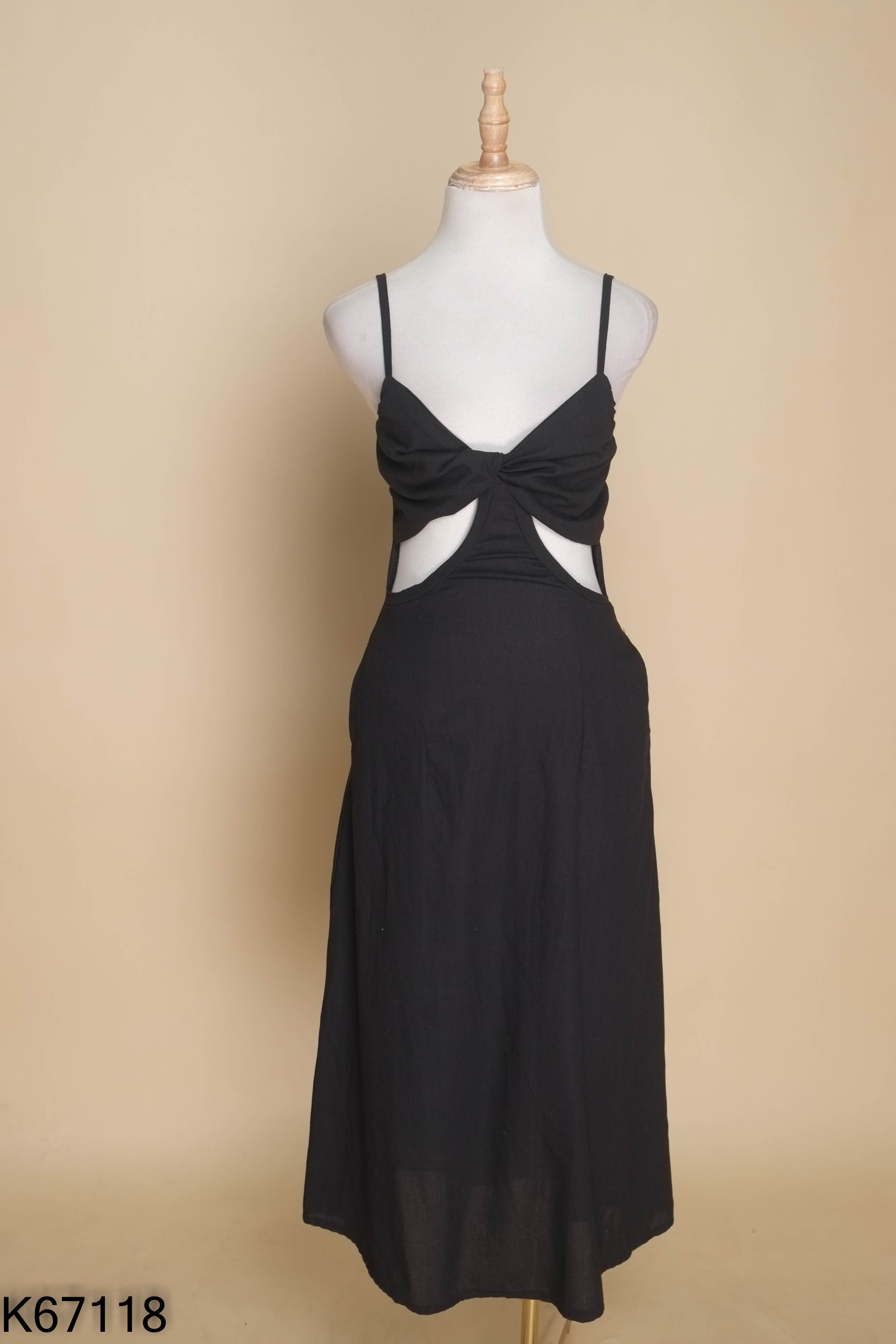 Váy linen hai dây đen phối kiểu hở eo
